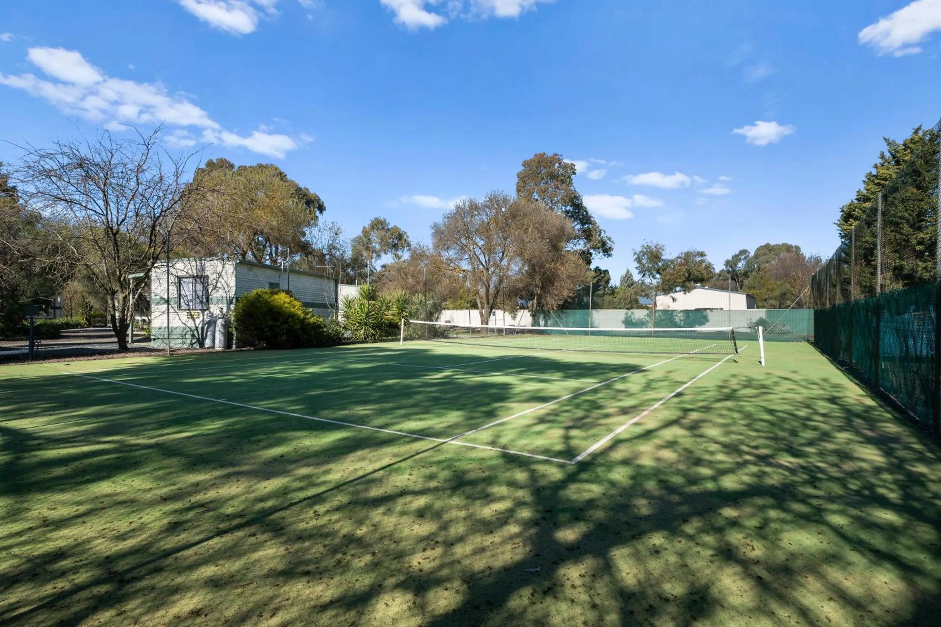 Tennis court in Shepparton Holiday Park and Village