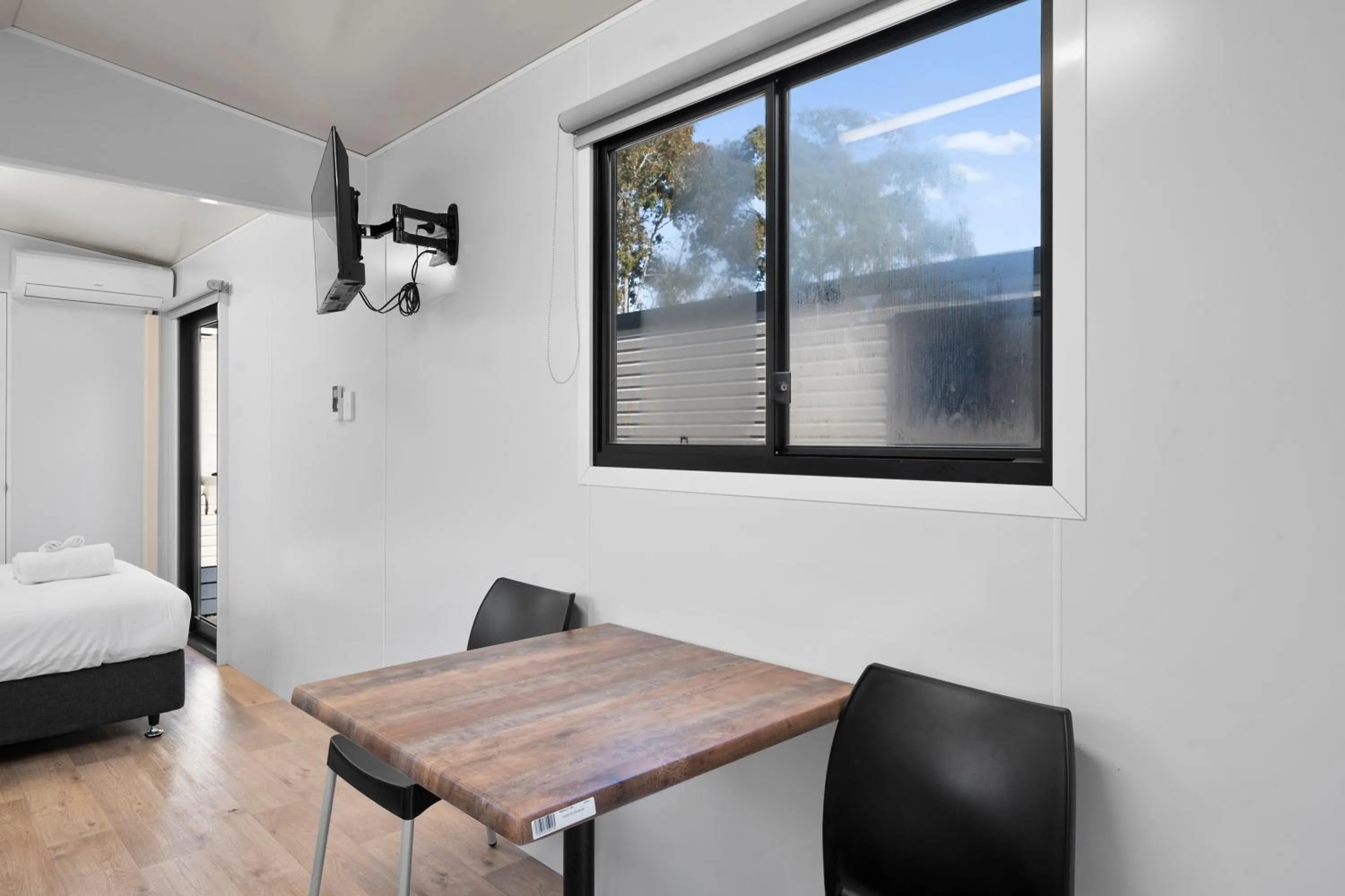 Seating area, Bed in Shepparton Holiday Park and Village