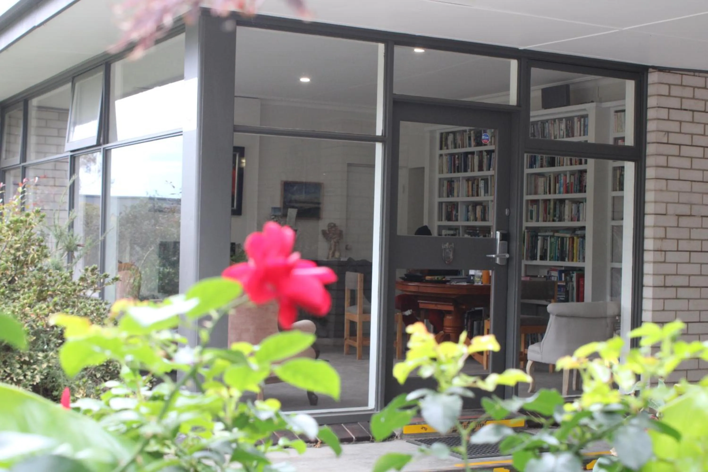 Facade/entrance in Prom Country Lodge