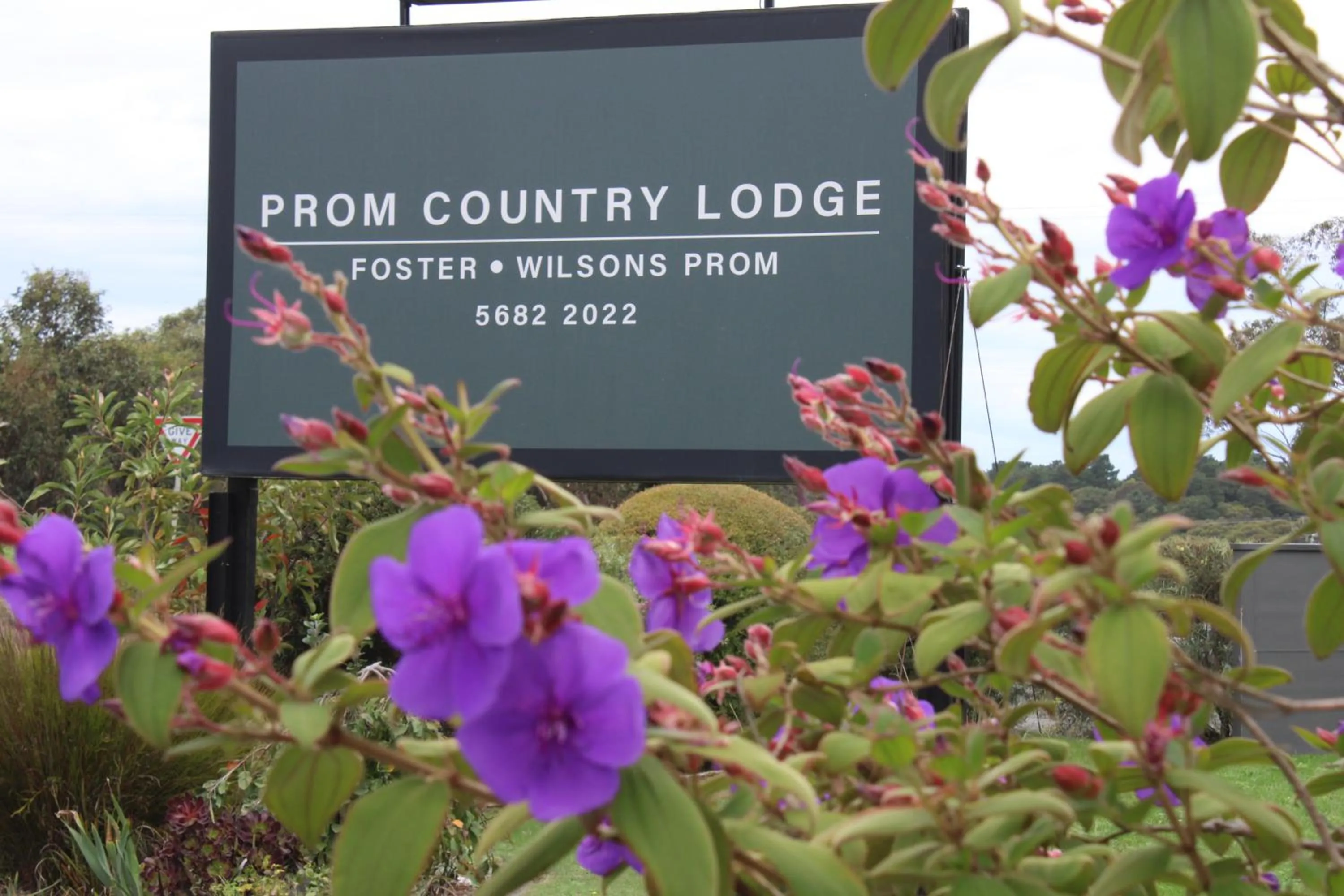Property logo or sign in Prom Country Lodge