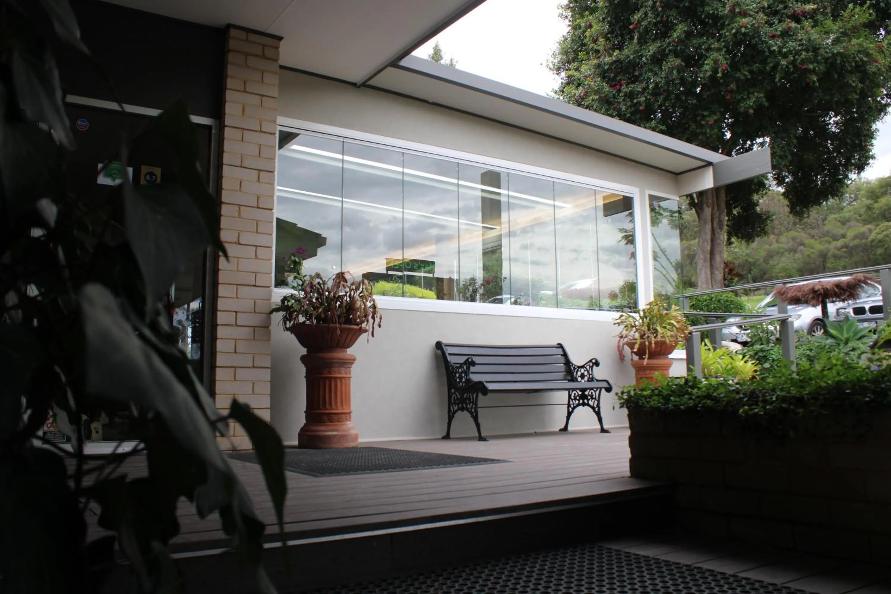 Facade/entrance in Prom Country Lodge