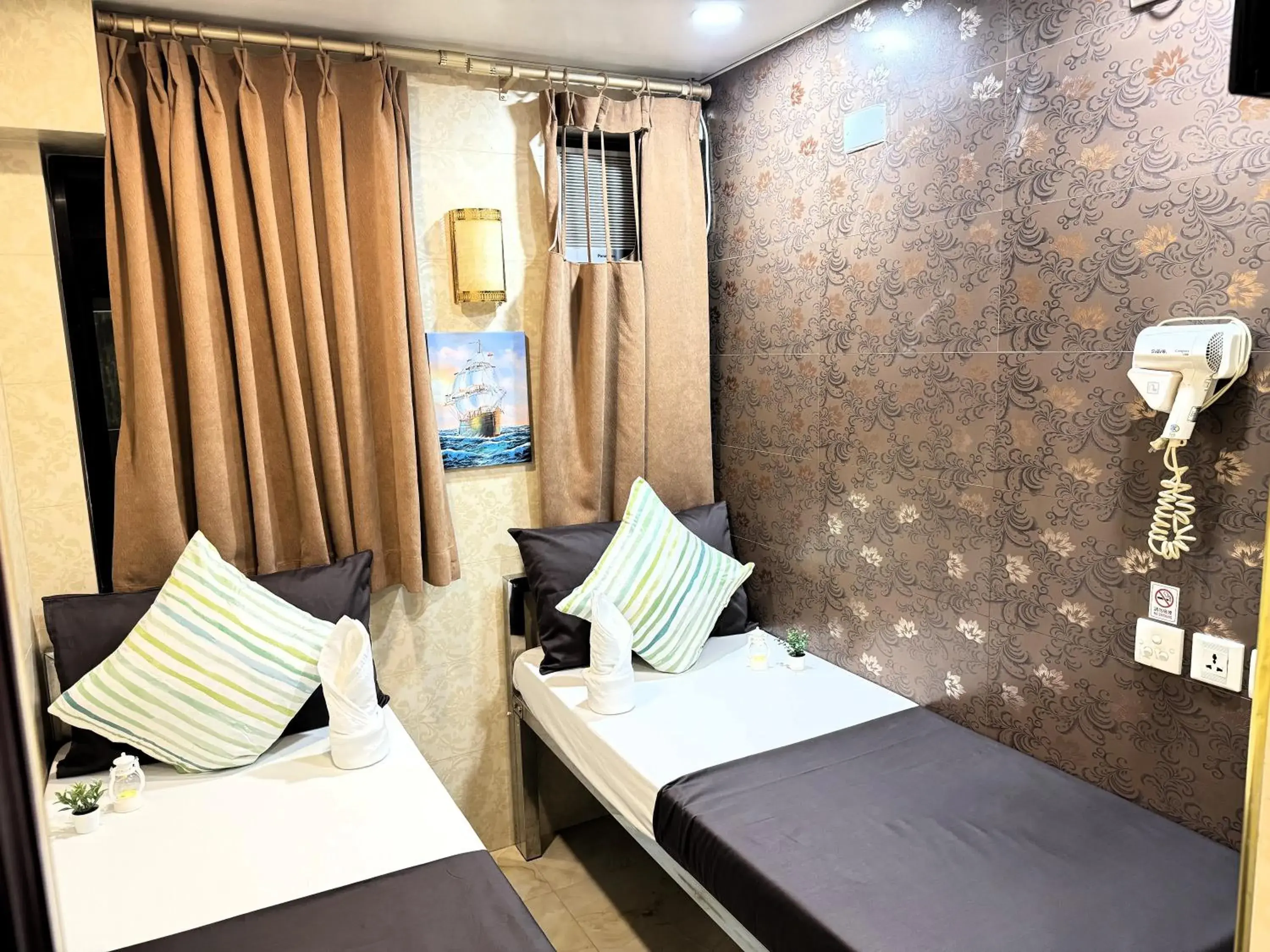 Deluxe Twin Room in New International Guest House Deluxe Twin Room in New International Guest House