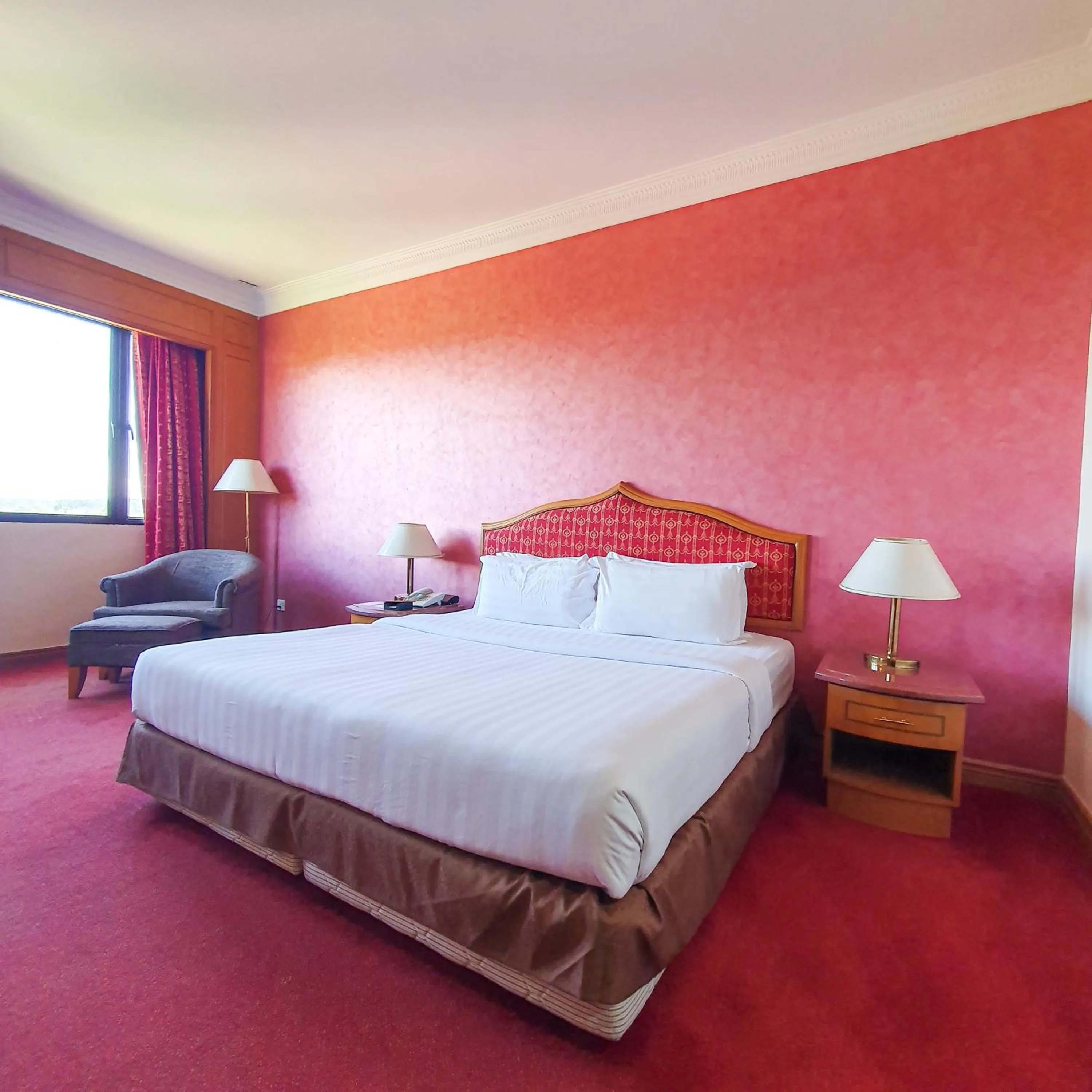 Bedroom, Bed in Parkview Hotel