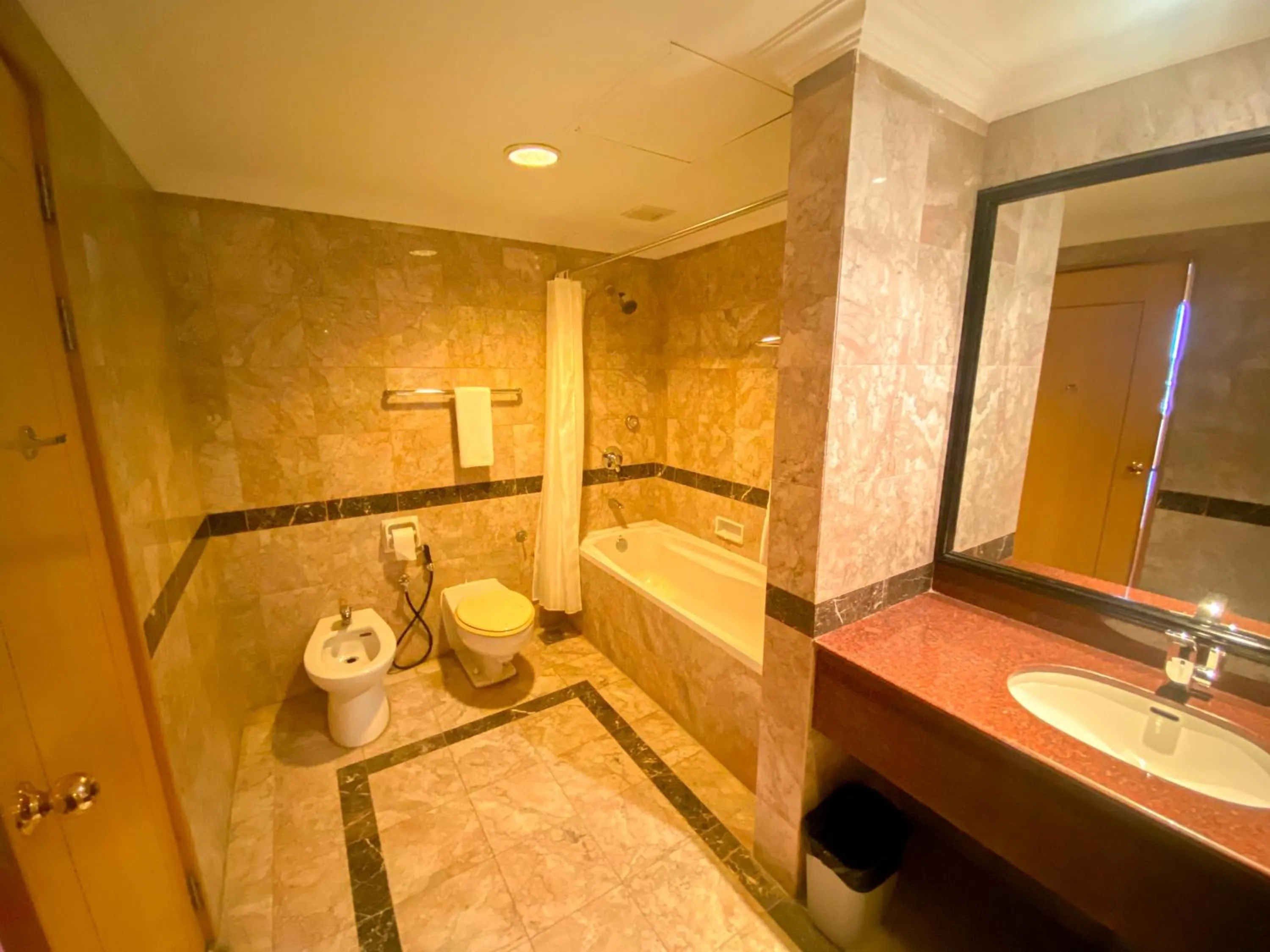 Bathroom in Parkview Hotel