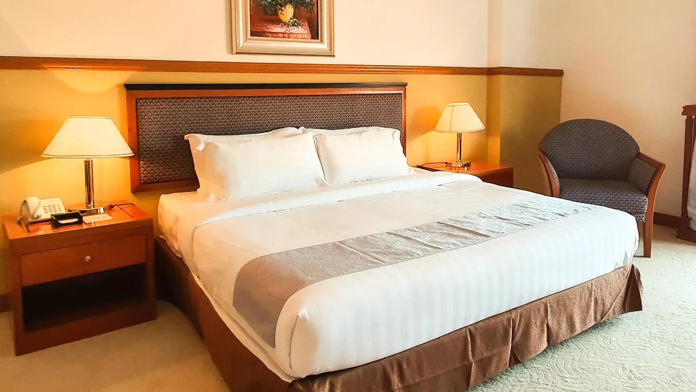 Bedroom, Bed in Parkview Hotel