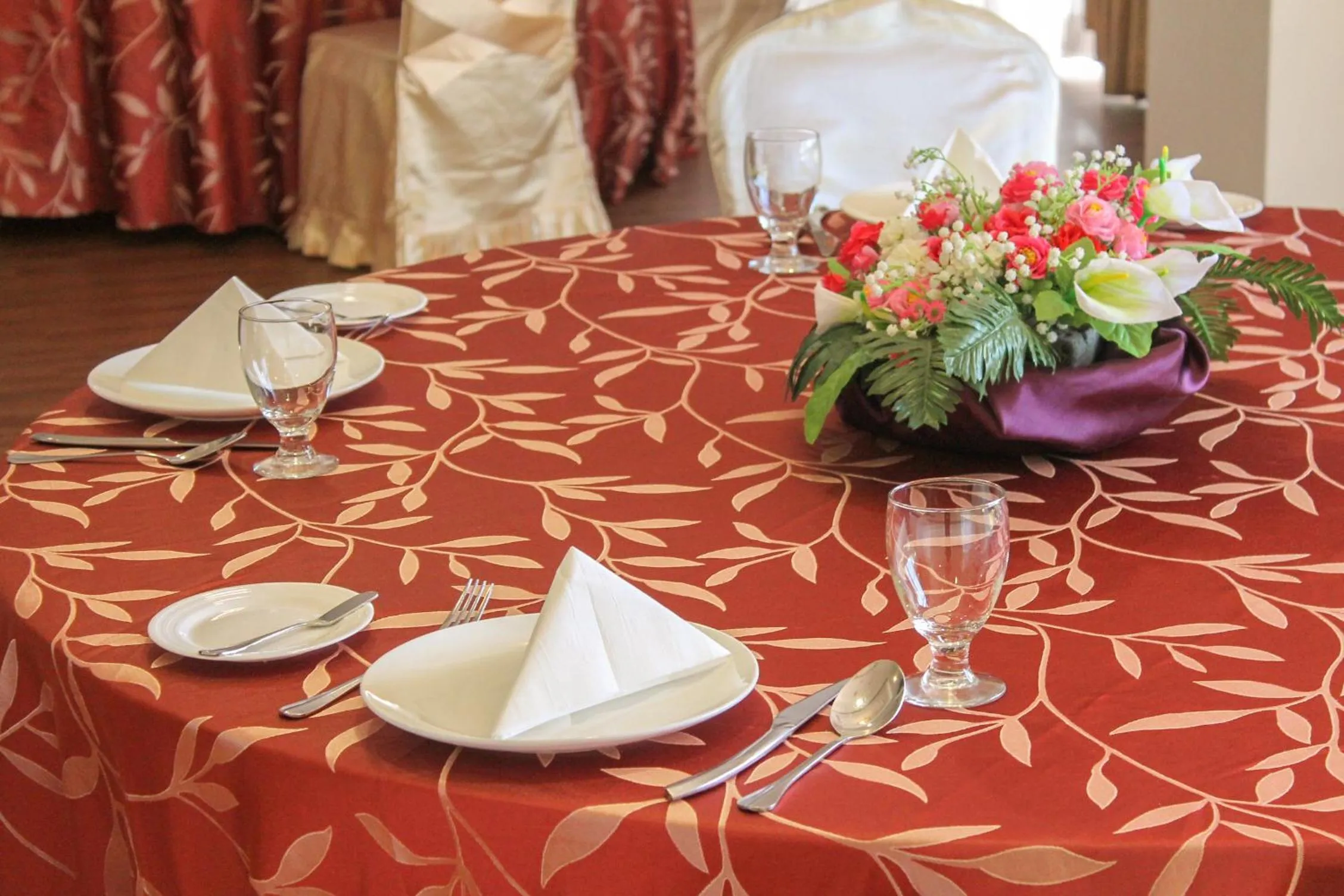 Restaurant/places to eat in Parkview Hotel