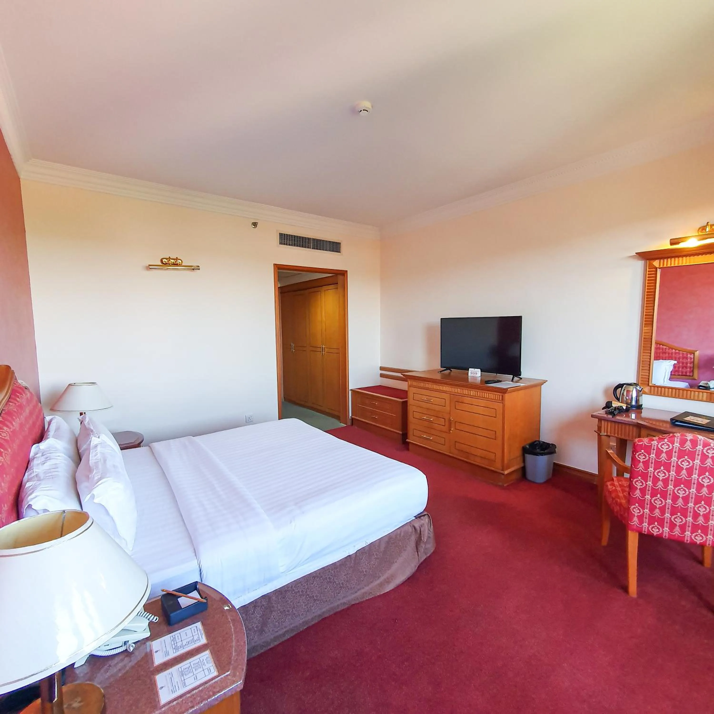 Bedroom, Bed in Parkview Hotel