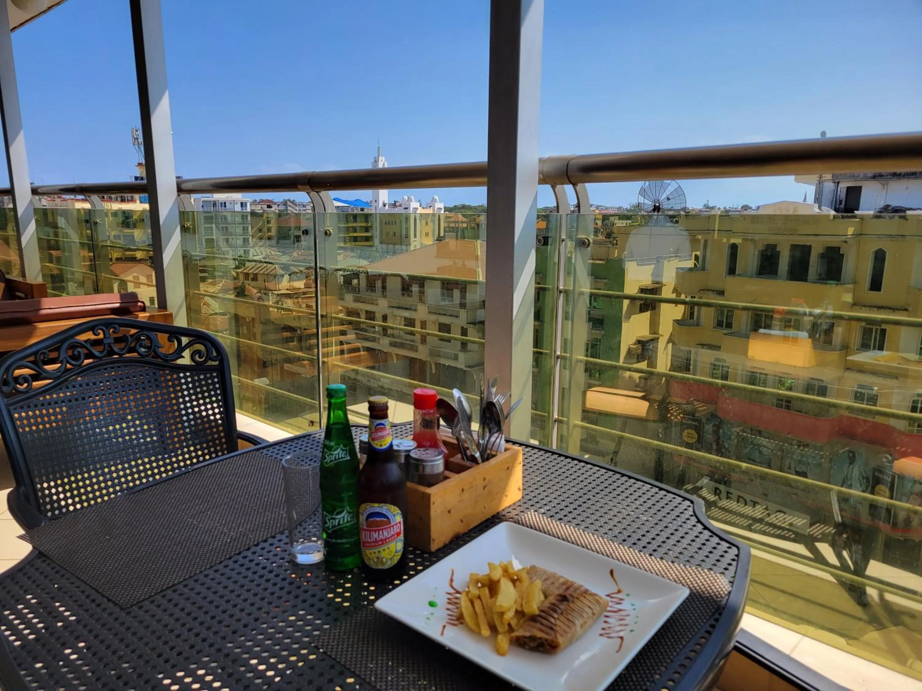 Restaurant/places to eat in Island Paradise Inn