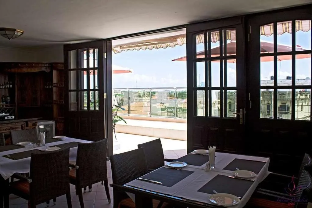 Restaurant/places to eat in Island Paradise Inn