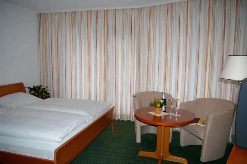 Bed in Hotel Haus Deutsch Krone