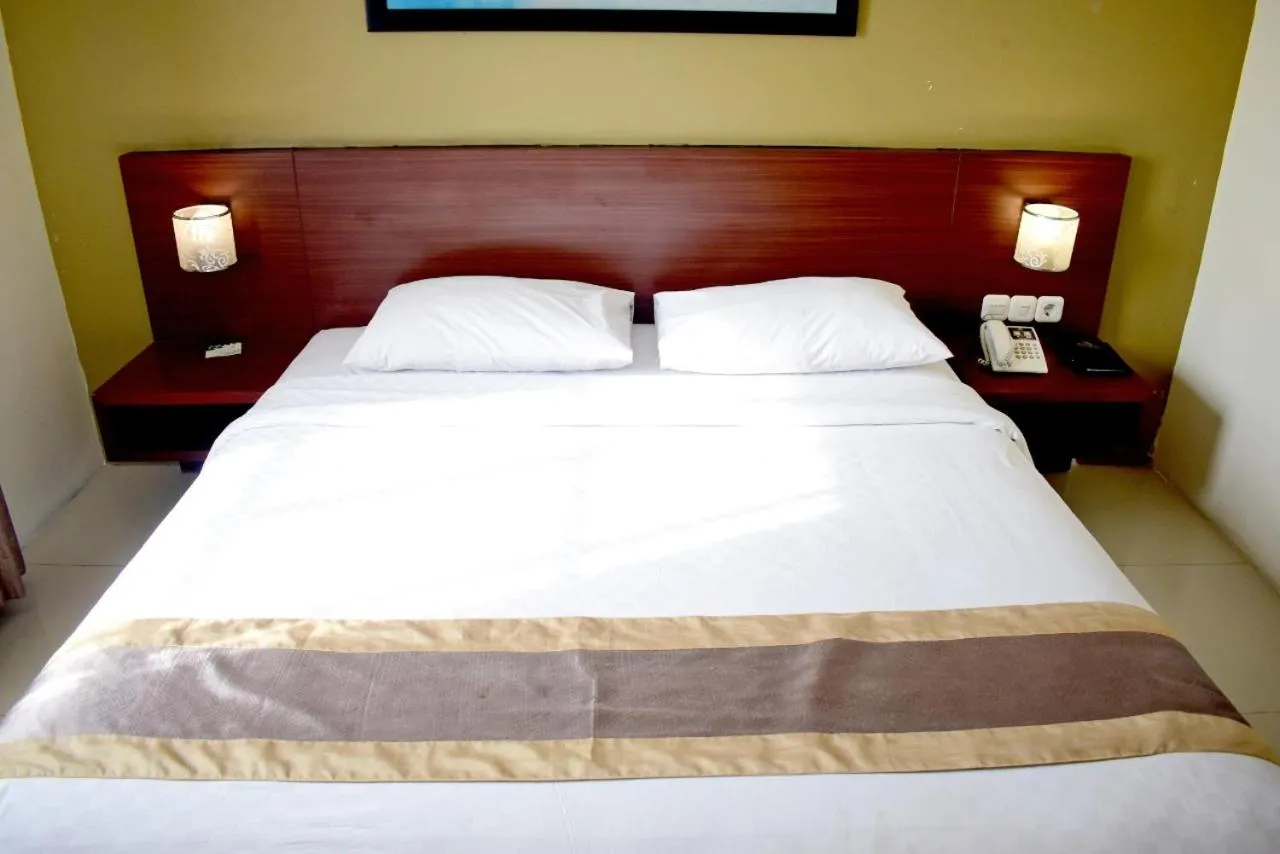 Bed in Noormans Hotel Semarang