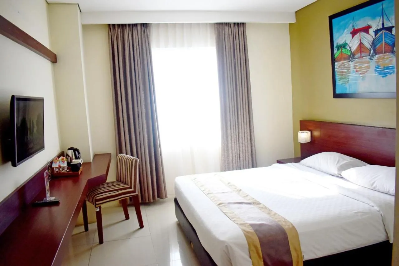 Bed in Noormans Hotel Semarang