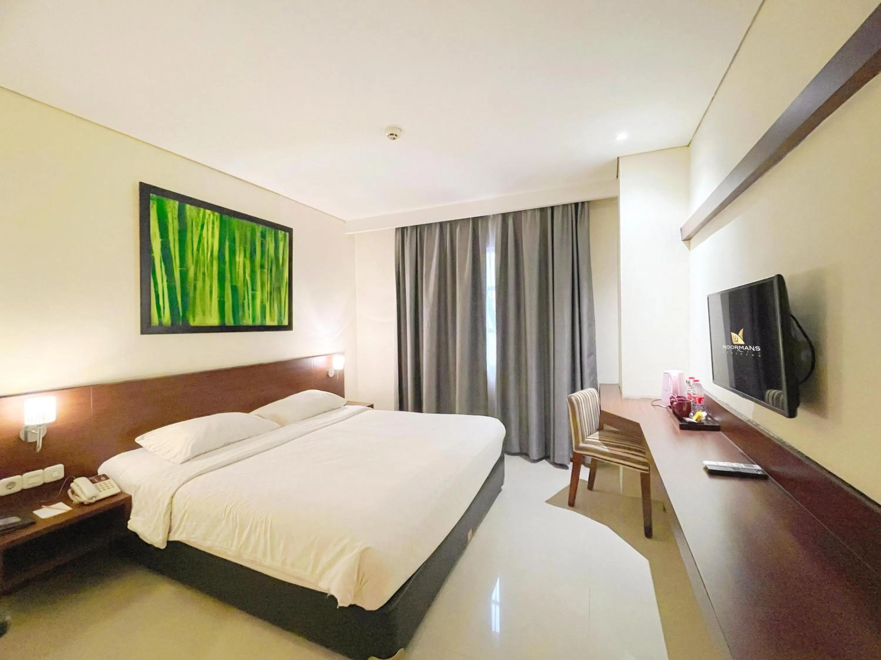 Bed in Noormans Hotel Semarang