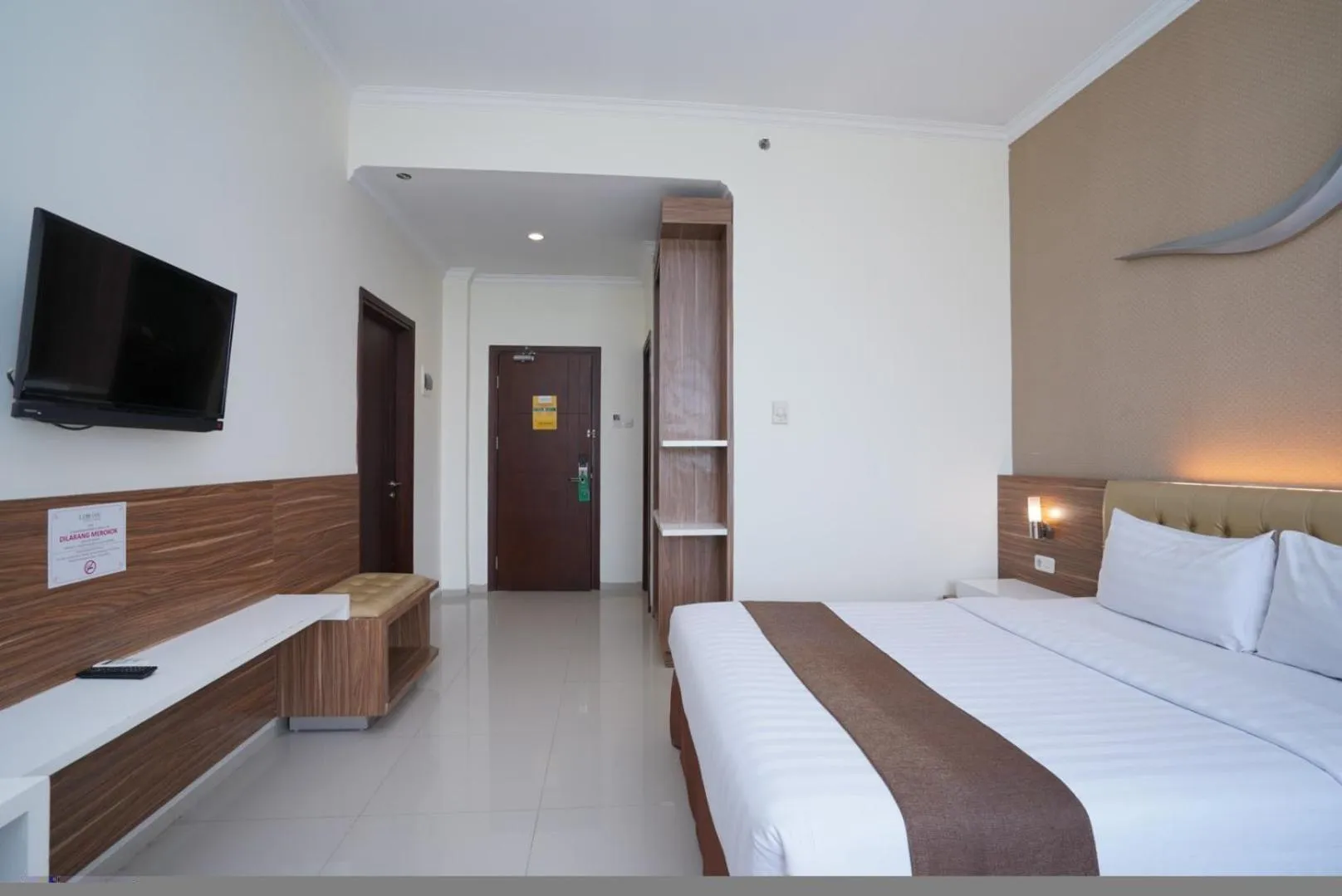 Bed in Lorin Syariah Hotel Sentul