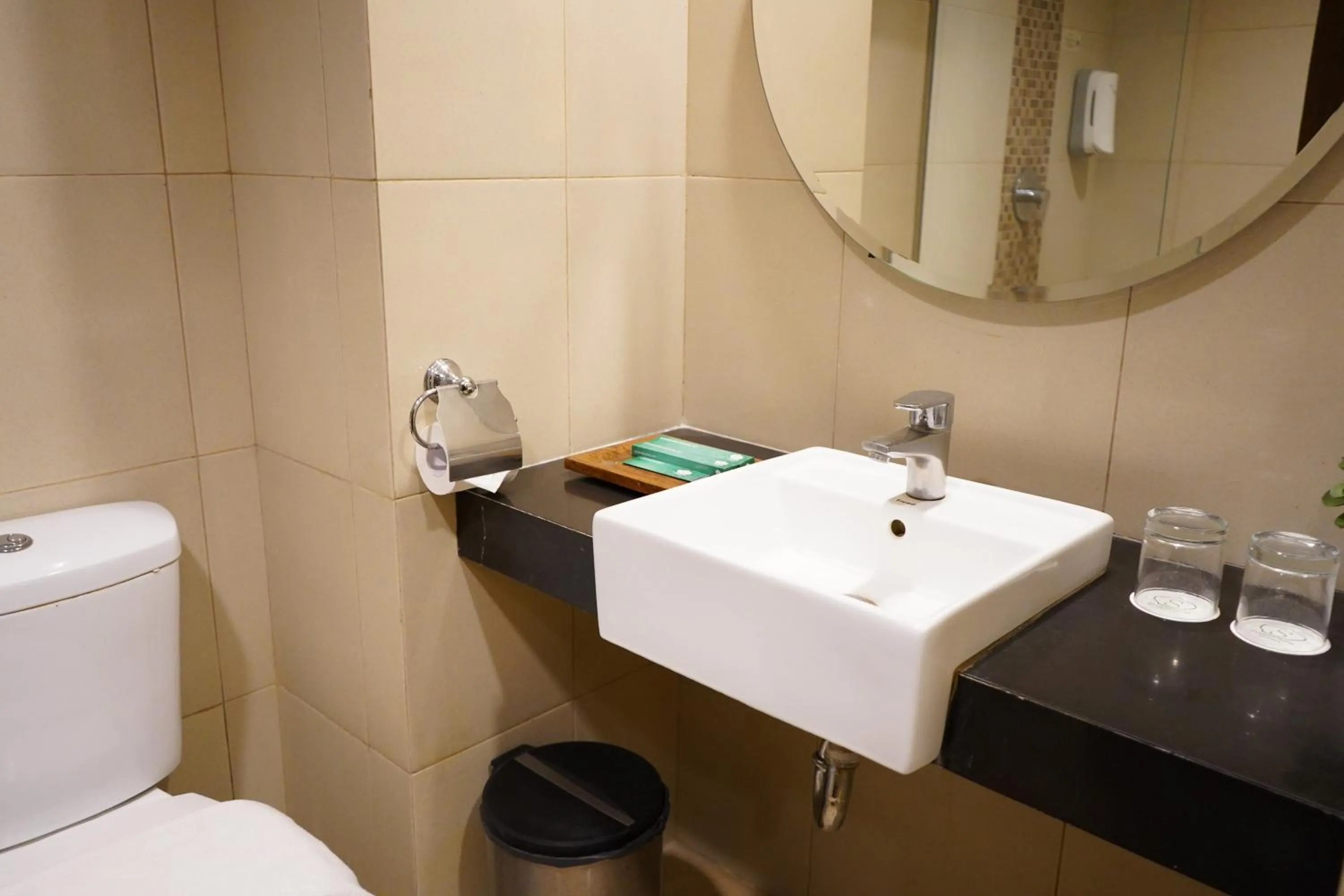 Toilet in Lorin Syariah Hotel Sentul