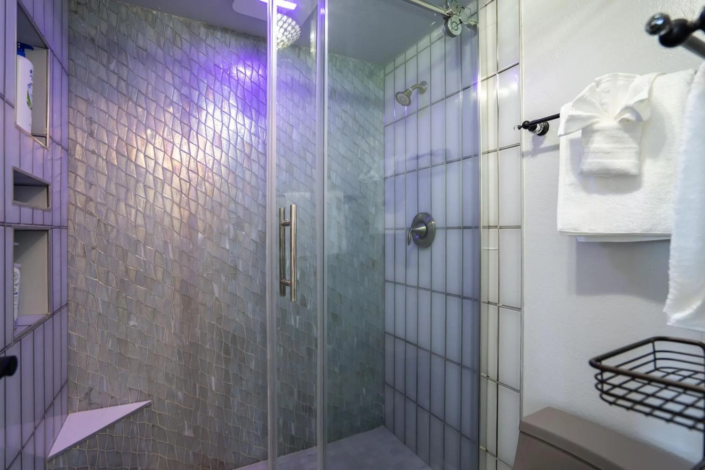 Bathroom in Royal Kahana 920