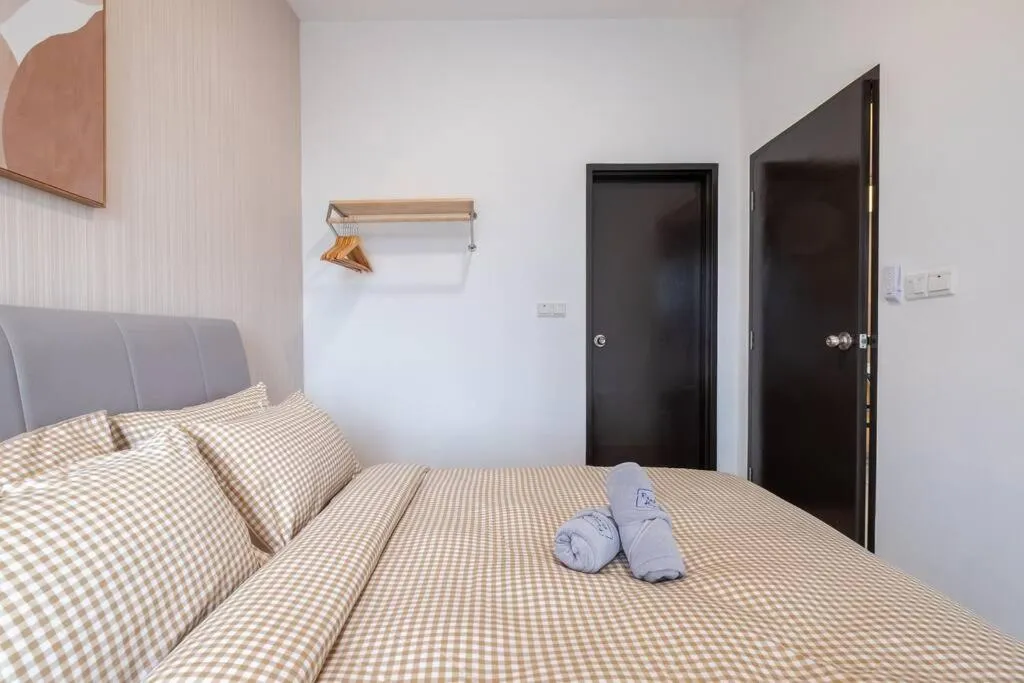 Bedroom, Bed in Blissful Cottage@FeelHome/2BR,7pax,MRT 中文房东