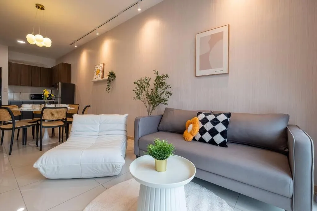Living room in Blissful Cottage@FeelHome/2BR,7pax,MRT 中文房东