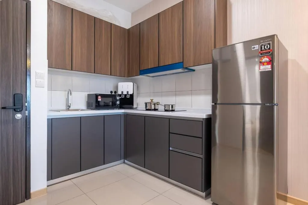 Kitchen or kitchenette in Blissful Cottage@FeelHome/2BR,7pax,MRT 中文房东