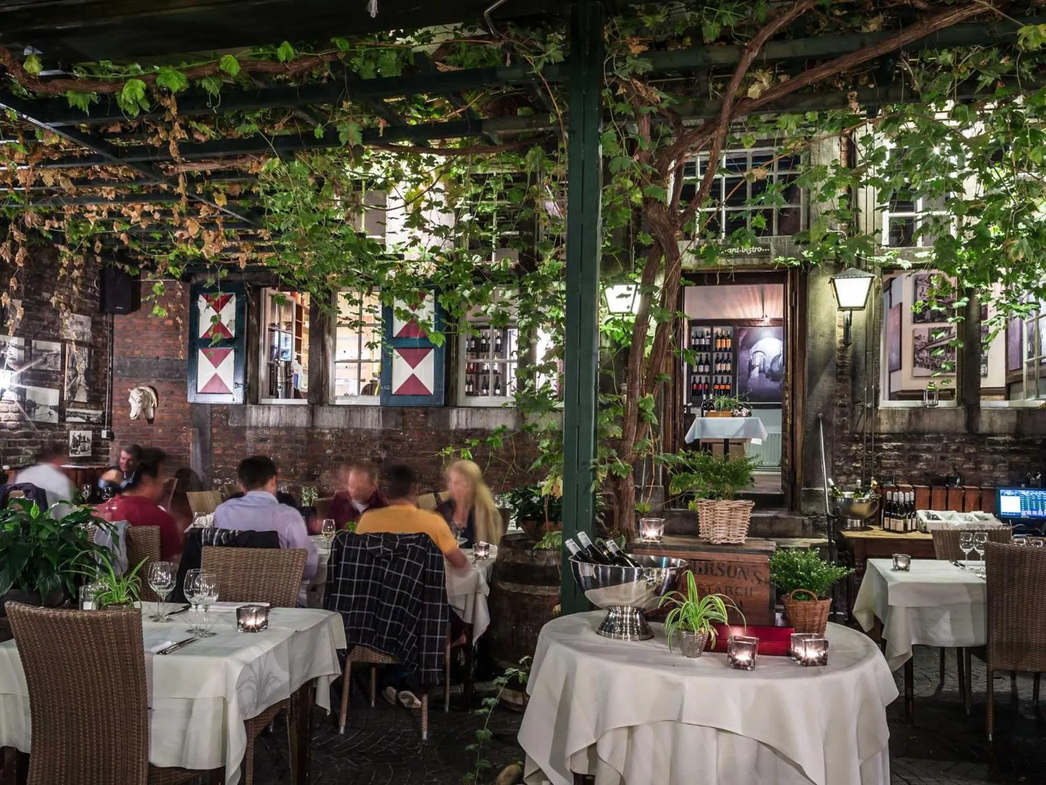 Property building in Hotel Au Quartier