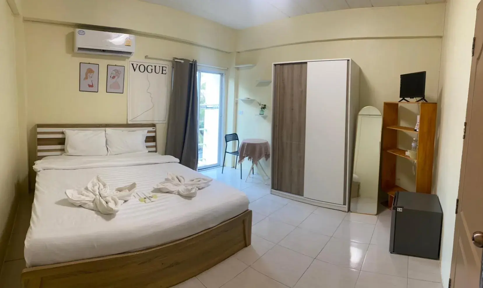 Double Room with Balcony in Grand Bangsaen Hotel Double Room with Balcony in Grand Bangsaen Hotel