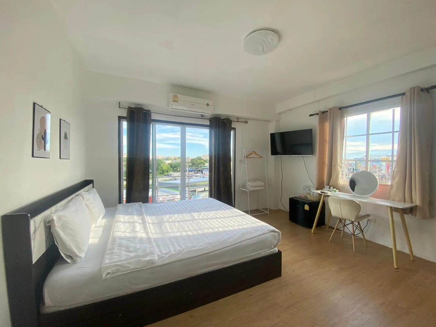 Bedroom, Bed in Grand Bangsaen Hotel