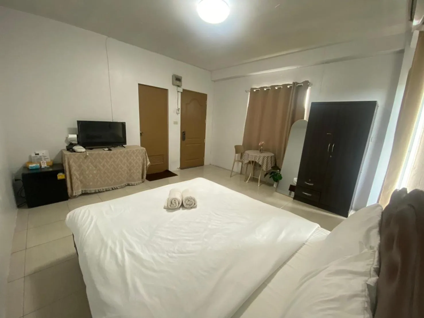 Bedroom, Bed in Grand Bangsaen Hotel