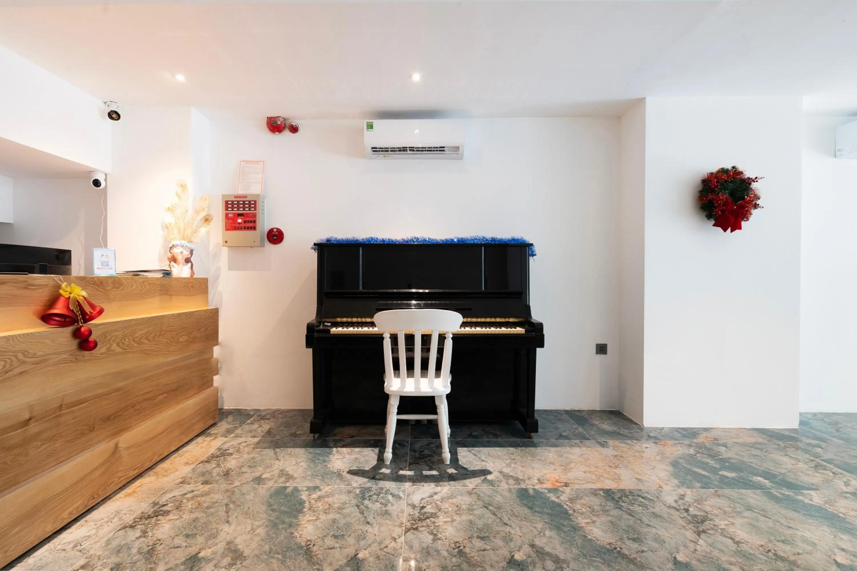 concierge in Haven Hut Riverside Hotel