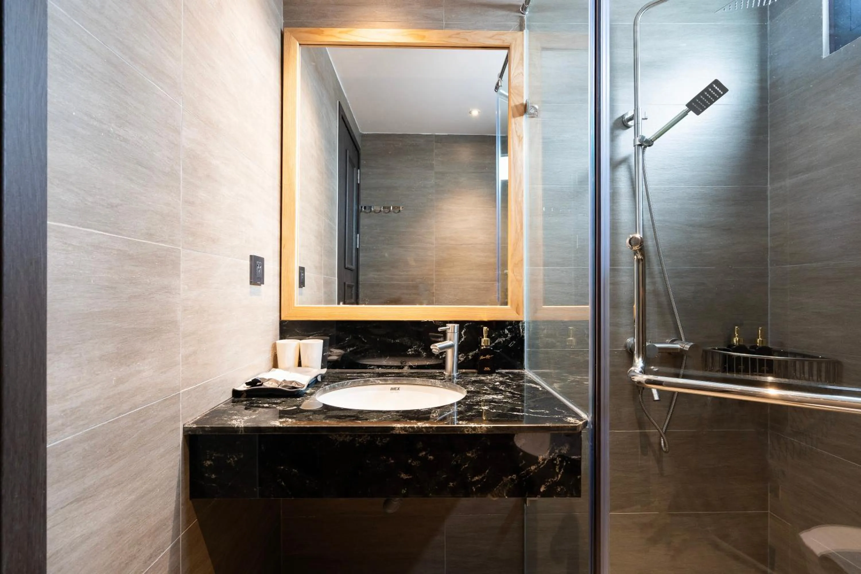 Bathroom in Haven Hut Riverside Hotel