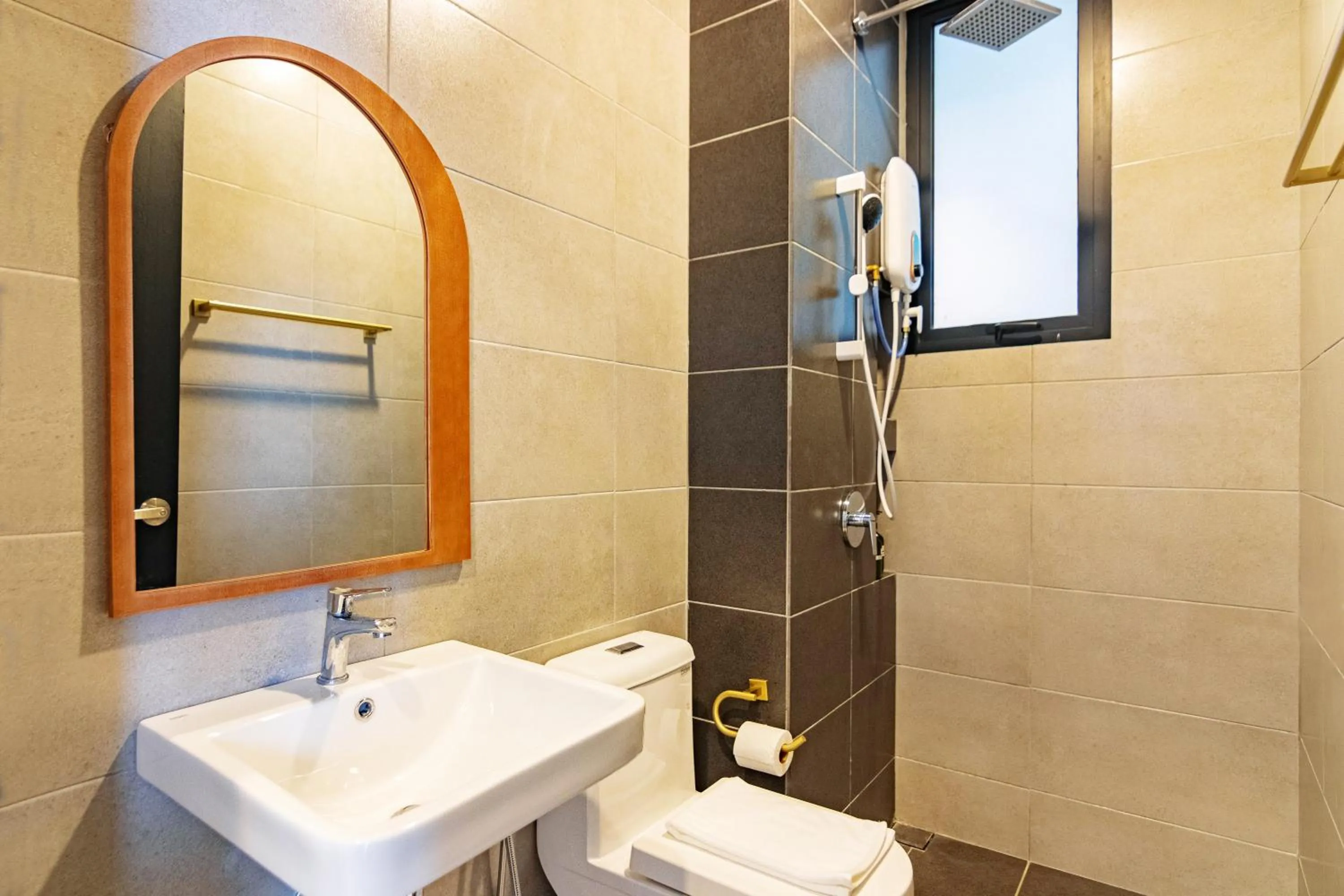 Shower in Urban Suites, Classic Collection by Stellar ALV