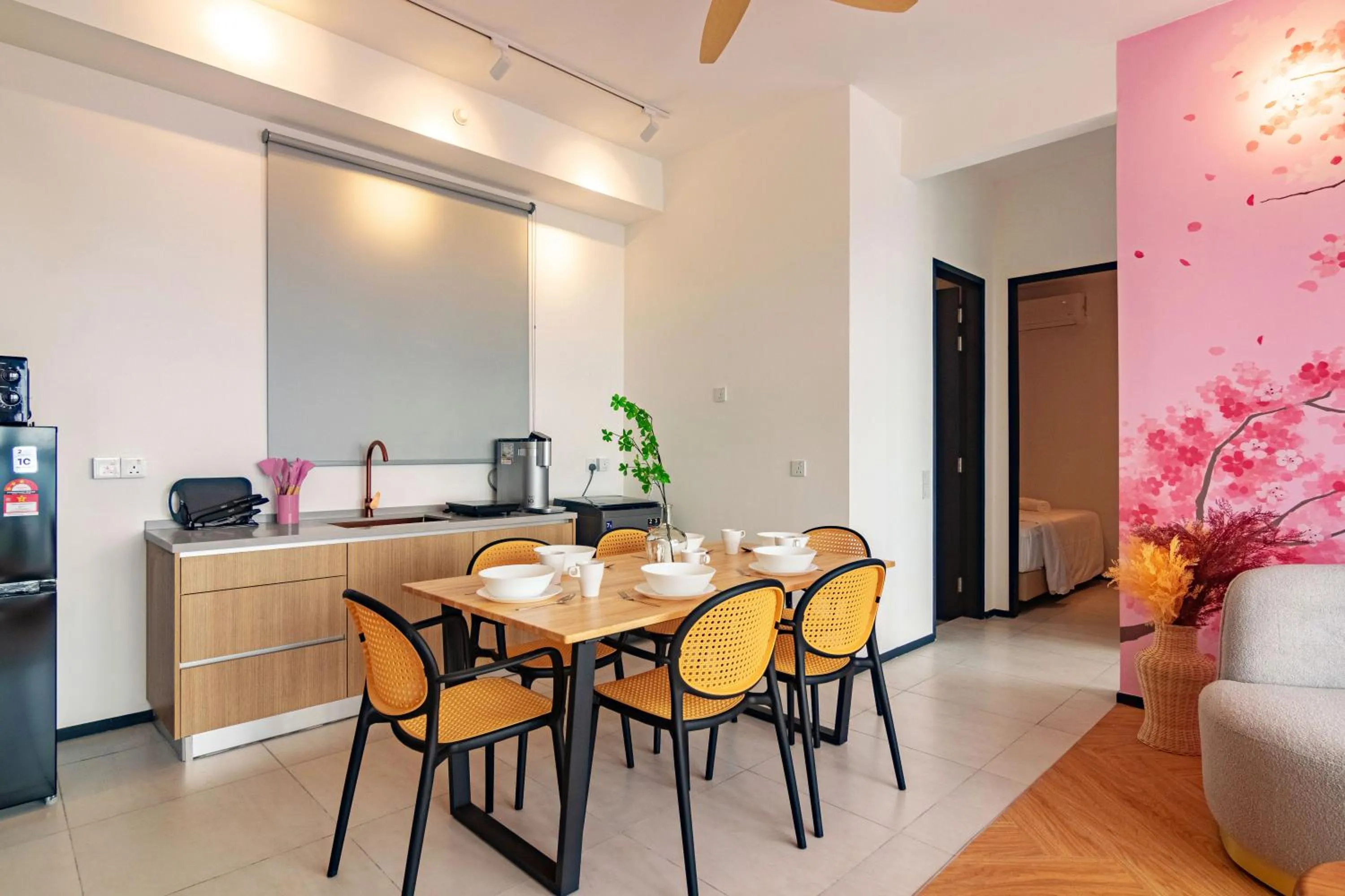 Dining area in Urban Suites, Classic Collection by Stellar ALV