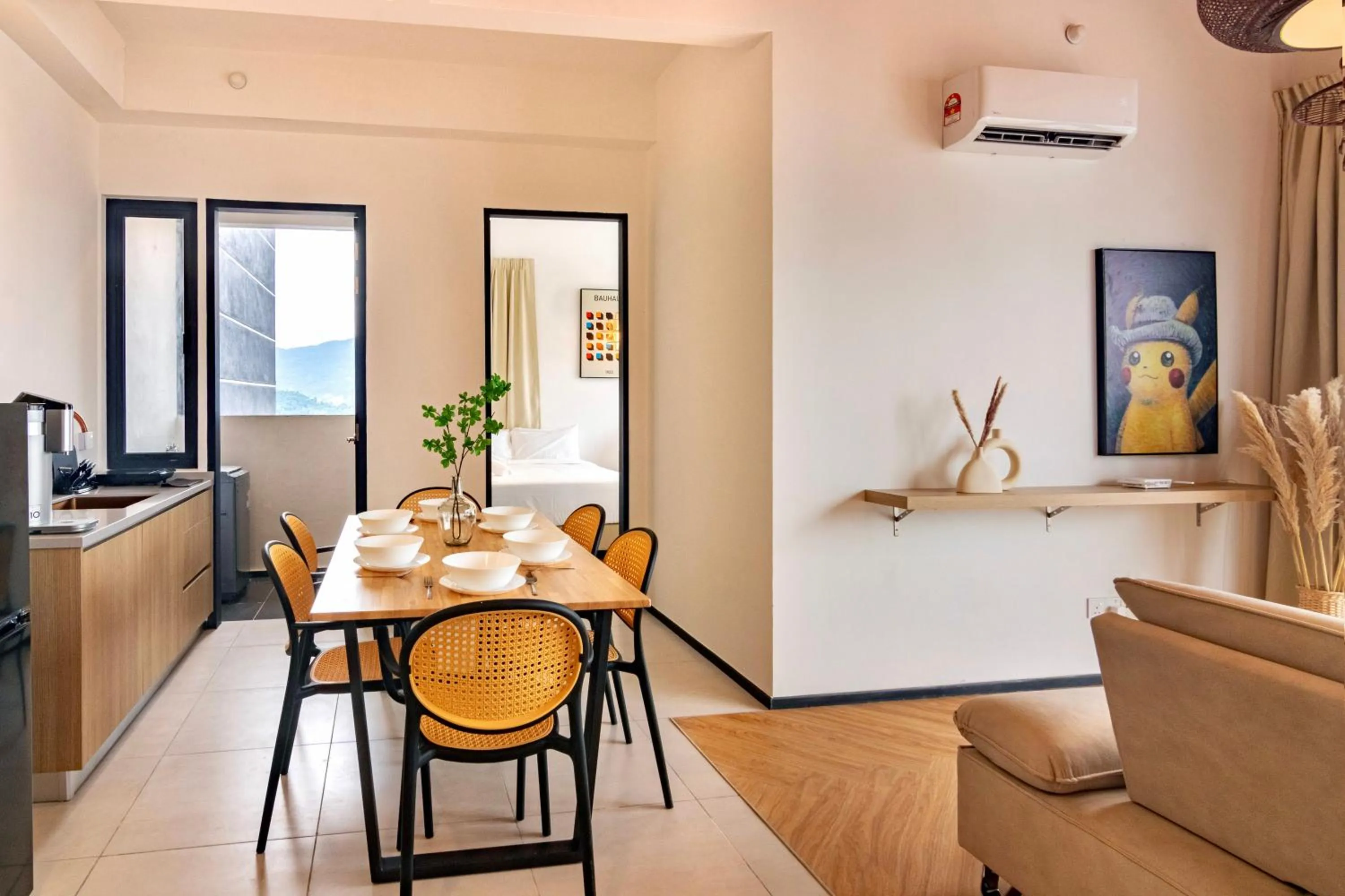 Dining area in Urban Suites, Classic Collection by Stellar ALV