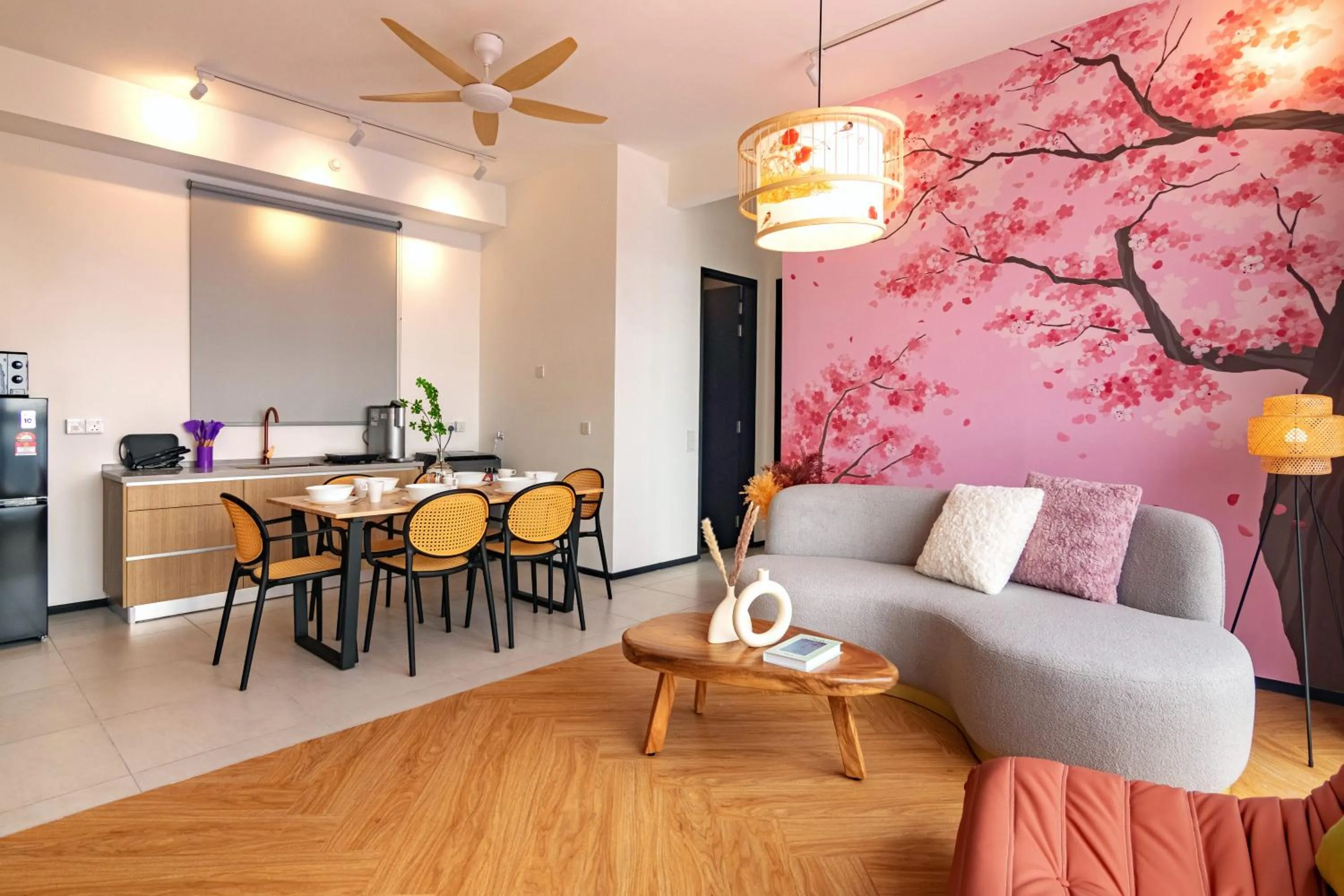 Dining area in Urban Suites, Classic Collection by Stellar ALV