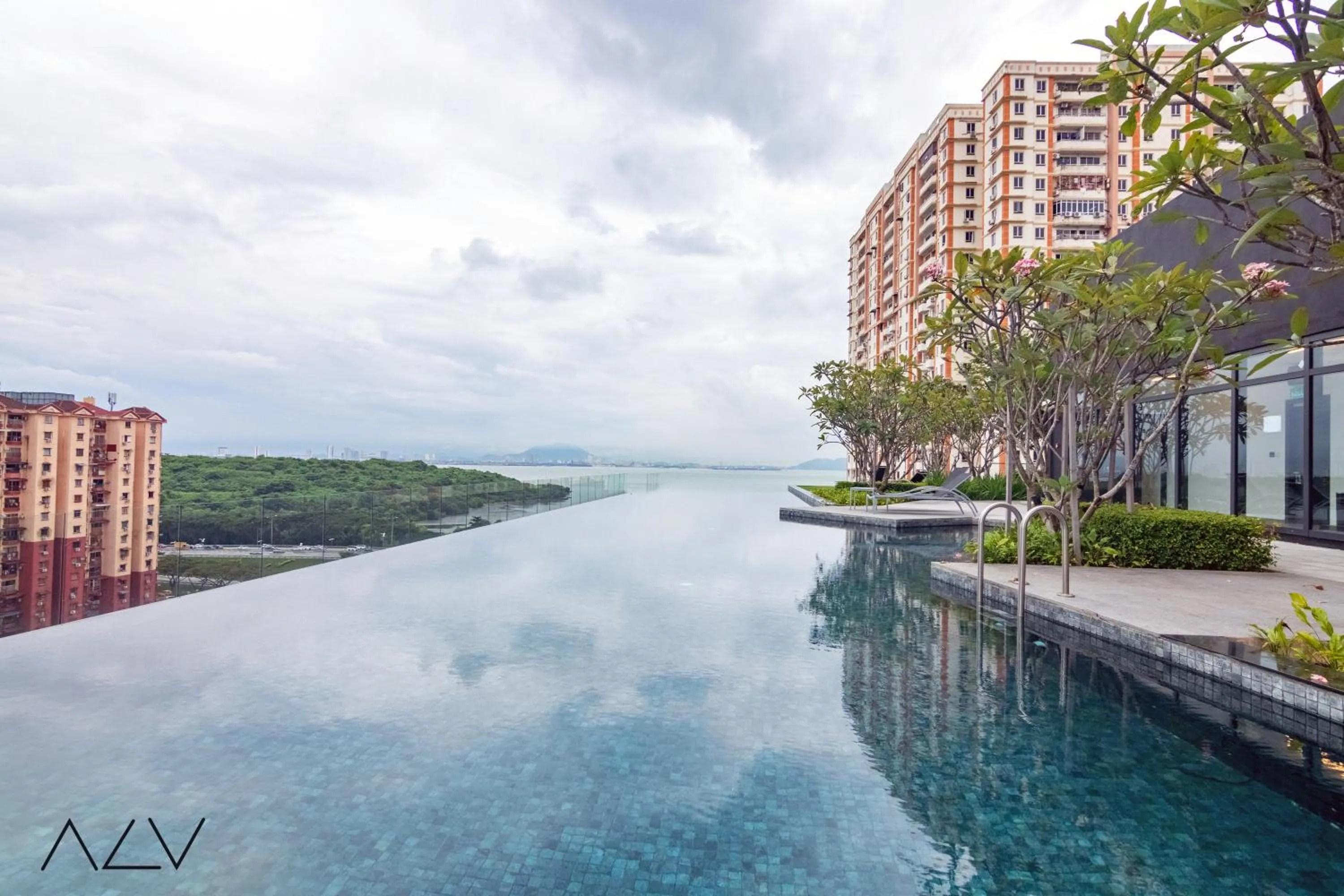 Swimming pool in Urban Suites, Classic Collection by Stellar ALV