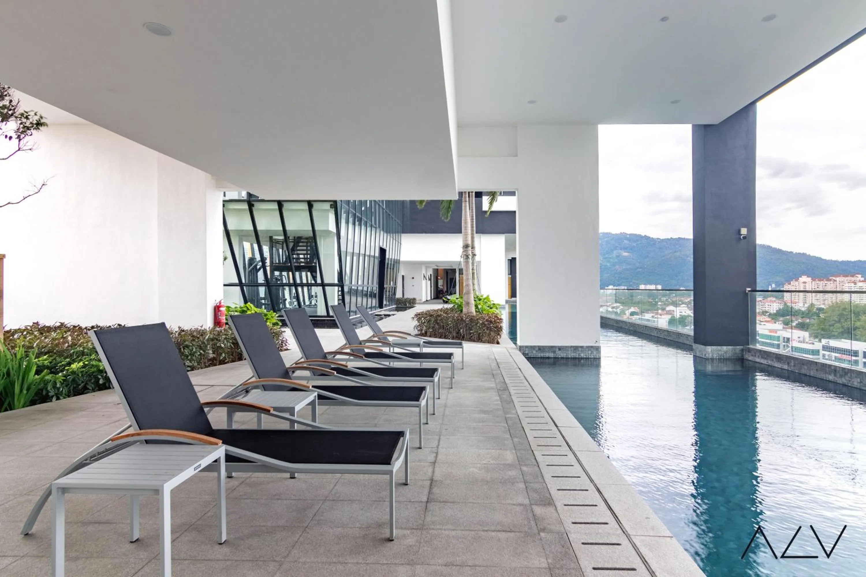 Swimming pool in Urban Suites, Classic Collection by Stellar ALV