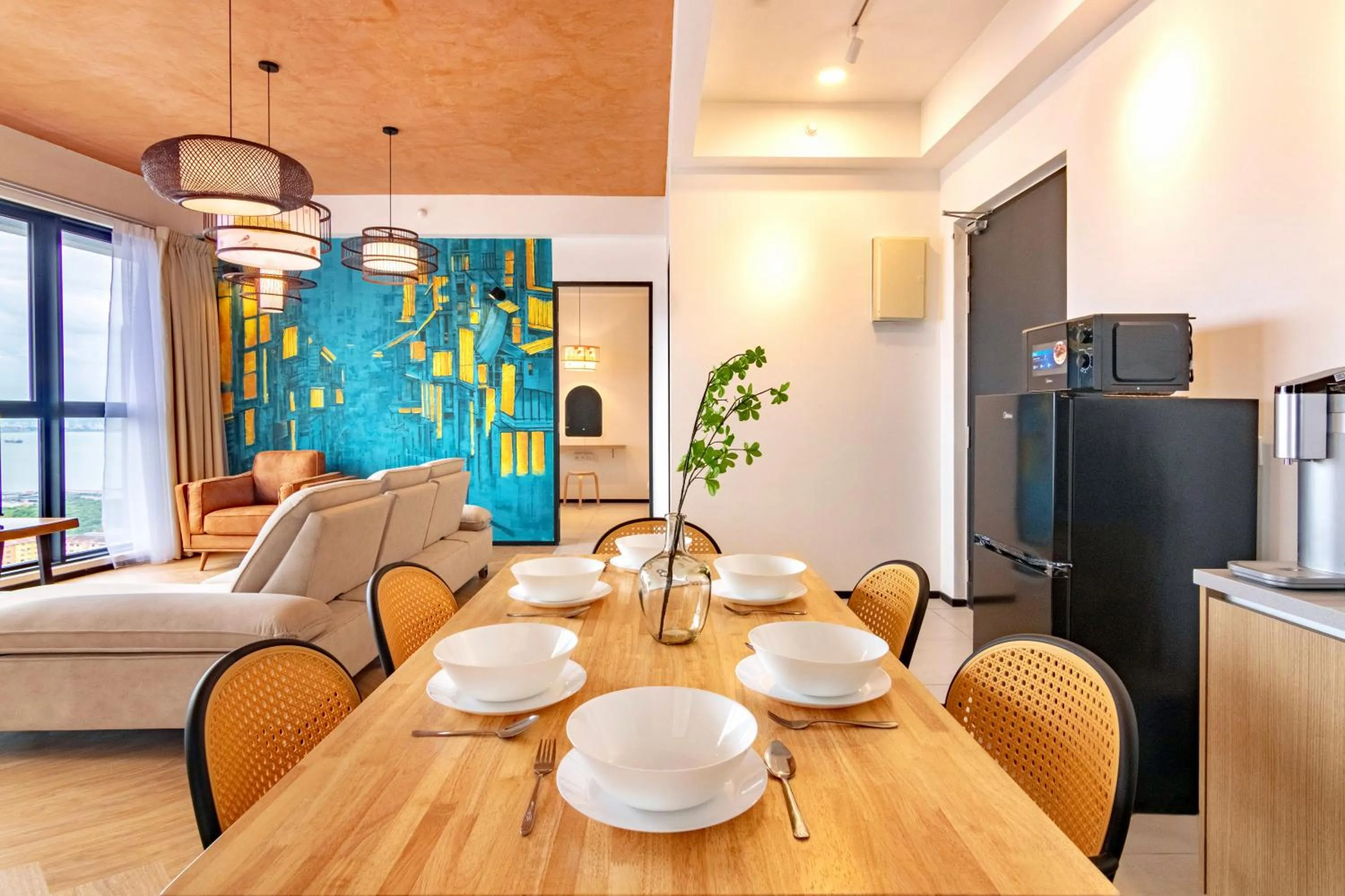 Dining area in Urban Suites, Classic Collection by Stellar ALV