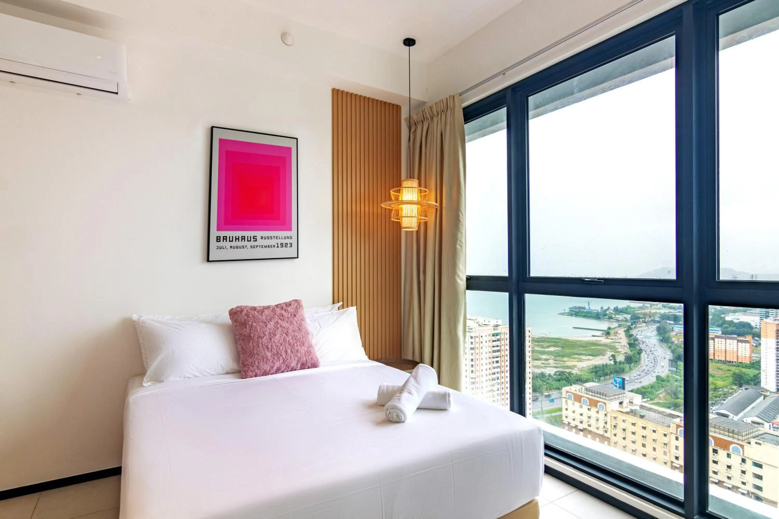 Bedroom, Bed in Urban Suites, Classic Collection by Stellar ALV