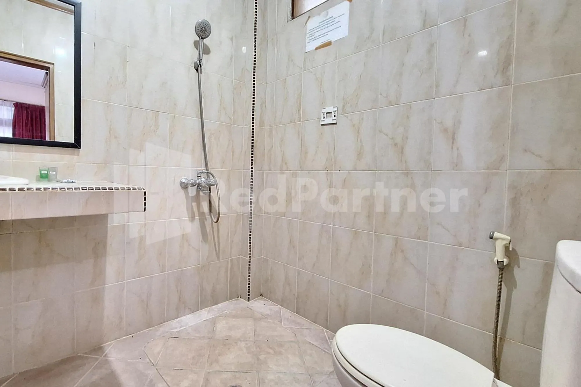 Bathroom in Hotel Graha Muslim RedPartner