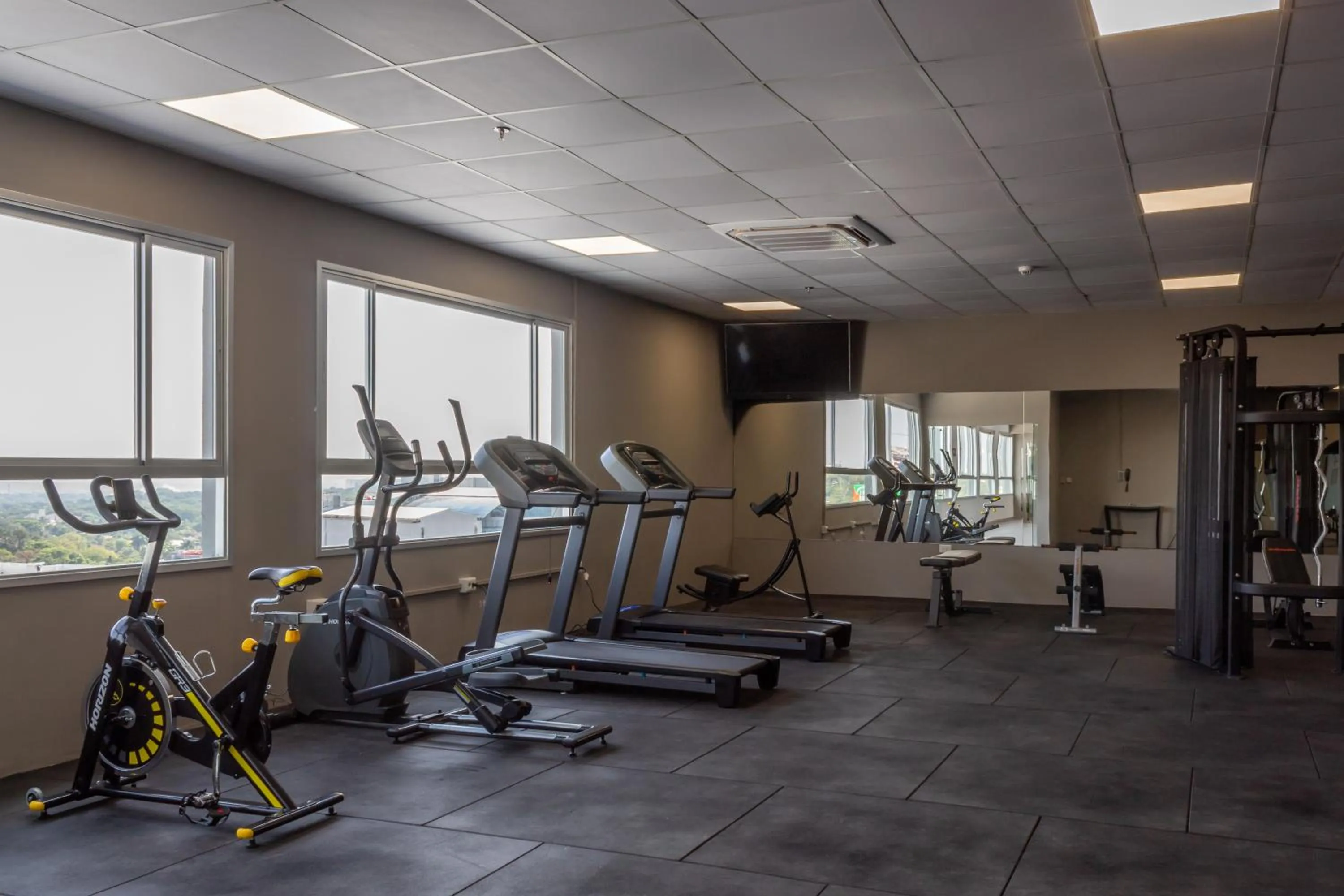 Fitness centre/facilities in Tryp by Wyndham Asuncion