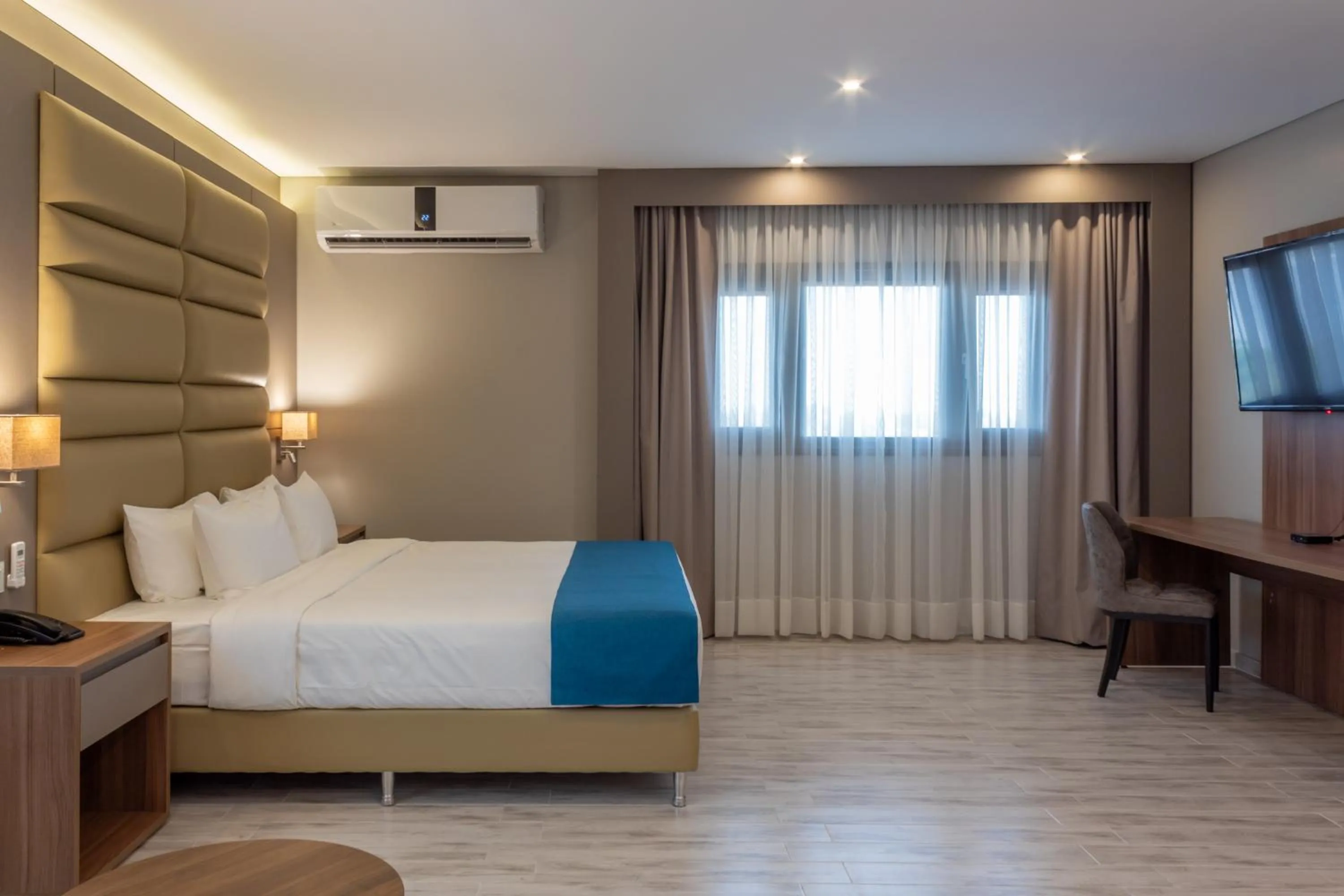 air conditioner, Bed in Tryp by Wyndham Asuncion