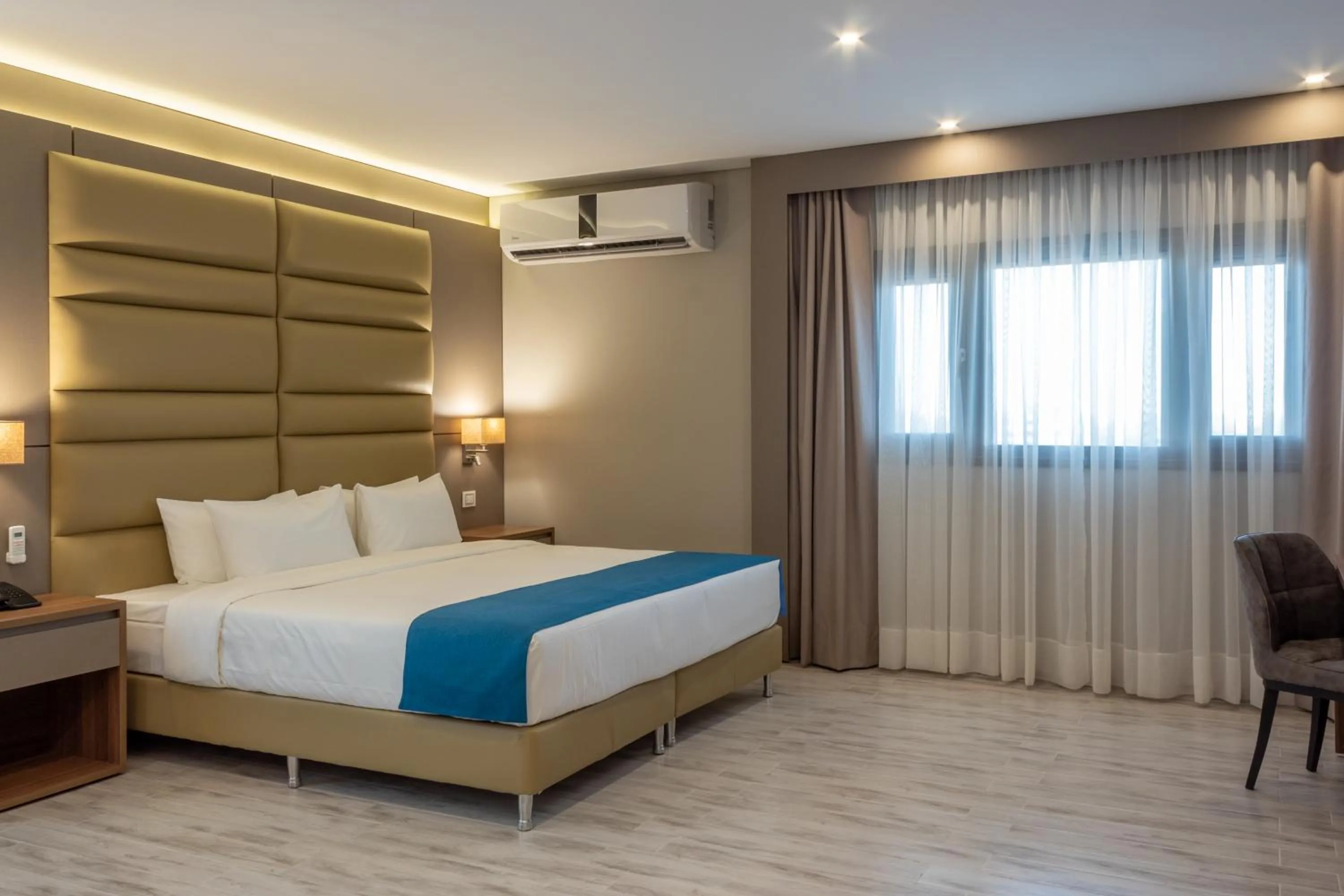 Bedroom, Bed in Tryp by Wyndham Asuncion