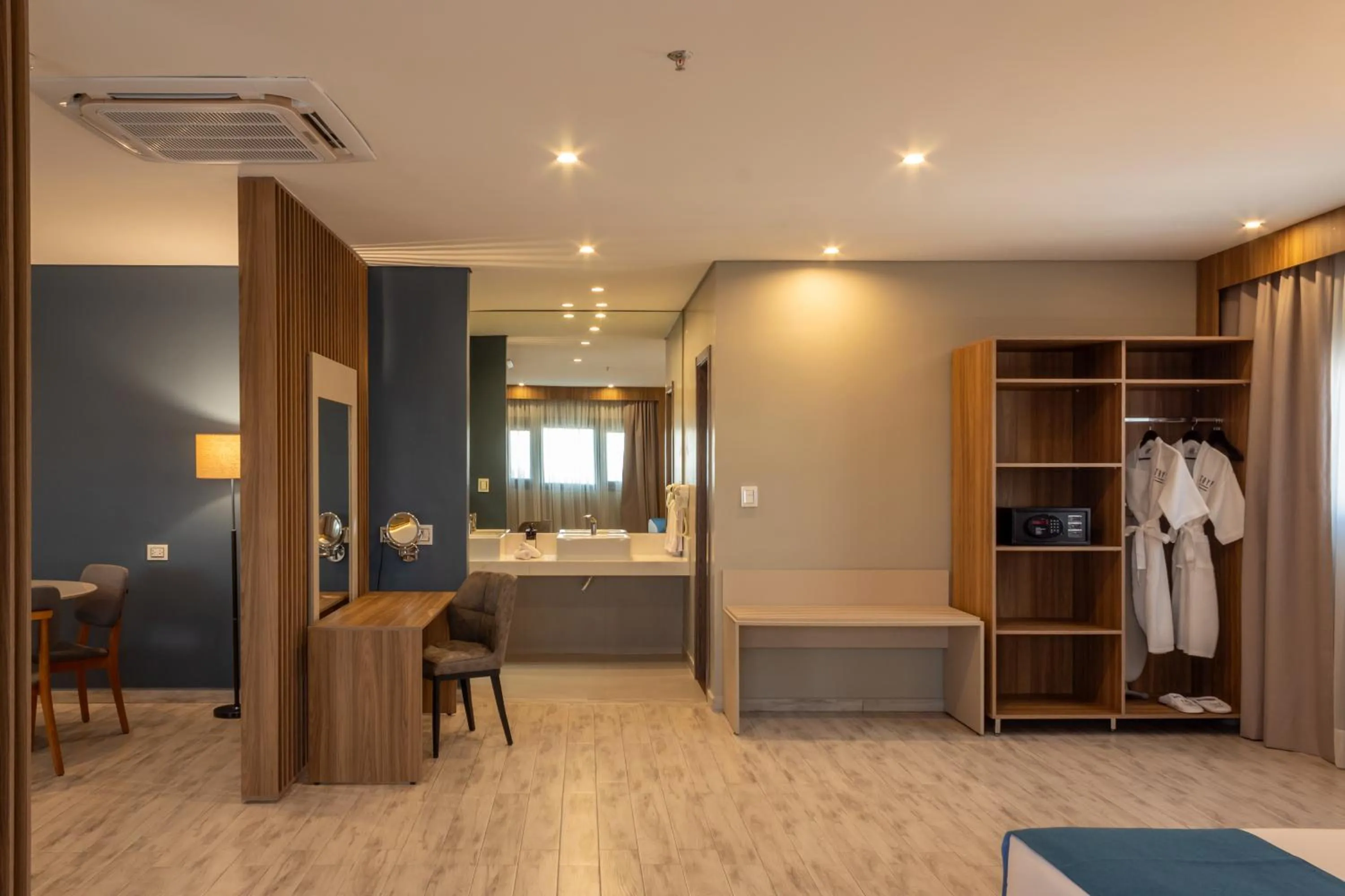 Photo of the whole room, Bed in Tryp by Wyndham Asuncion