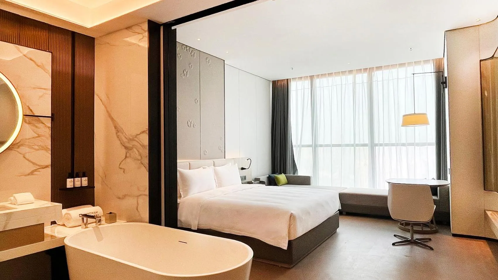Photo of the whole room, Bed in Wyndham Foshan Nanhai