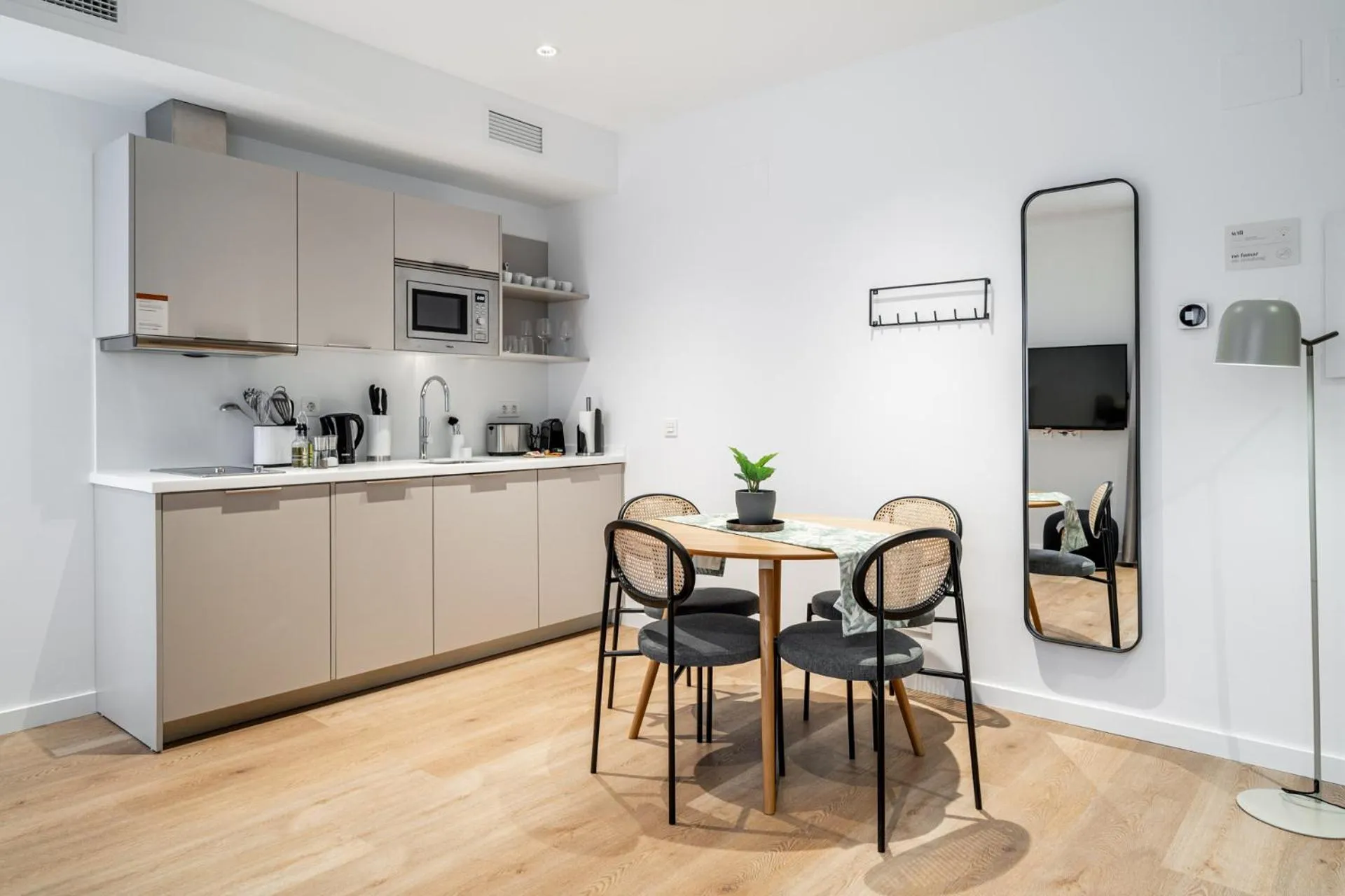 Coffee/tea facilities in Limehome Sevilla Ronda de Capuchinos