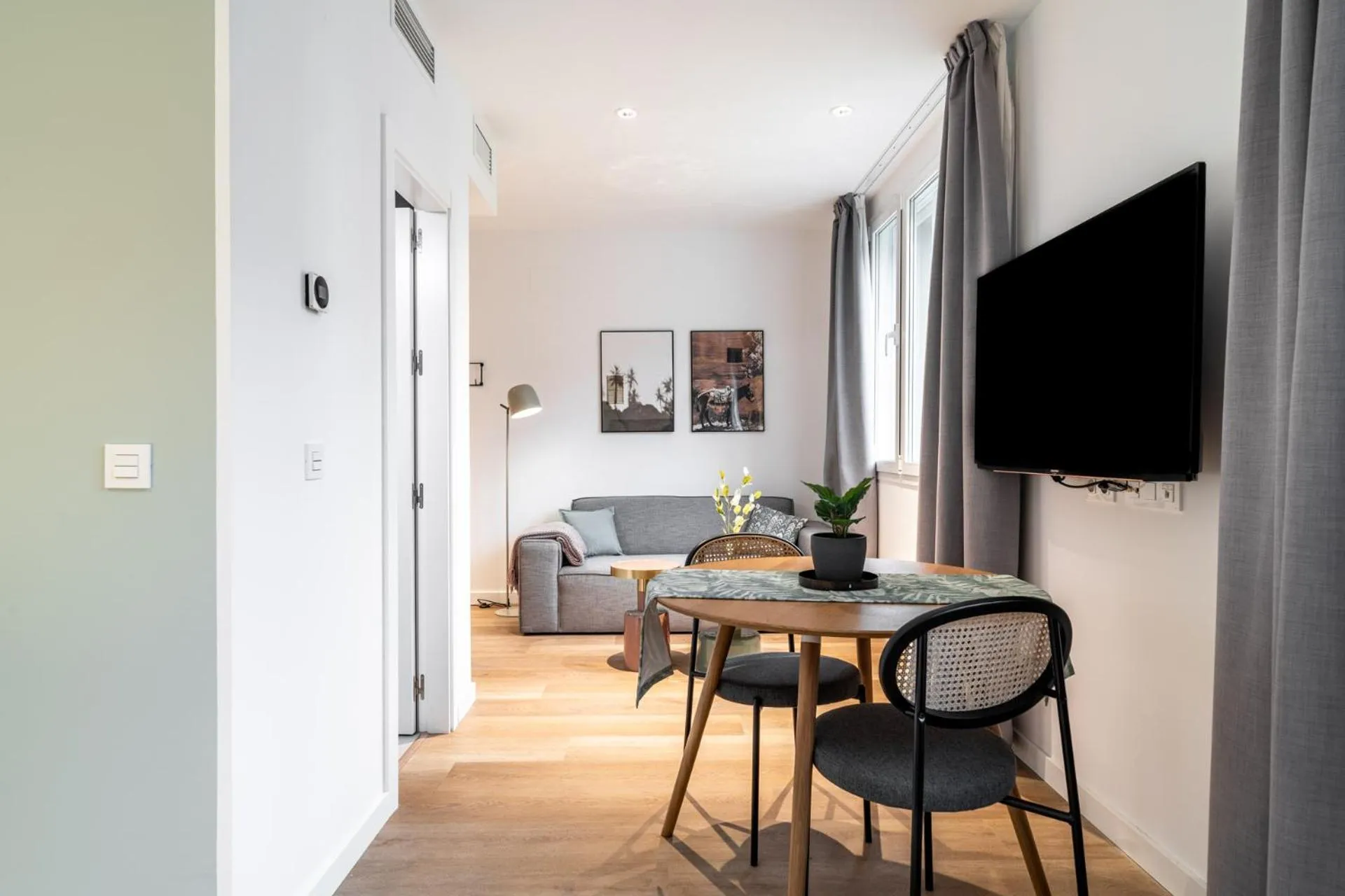 TV and multimedia in Limehome Sevilla Ronda de Capuchinos