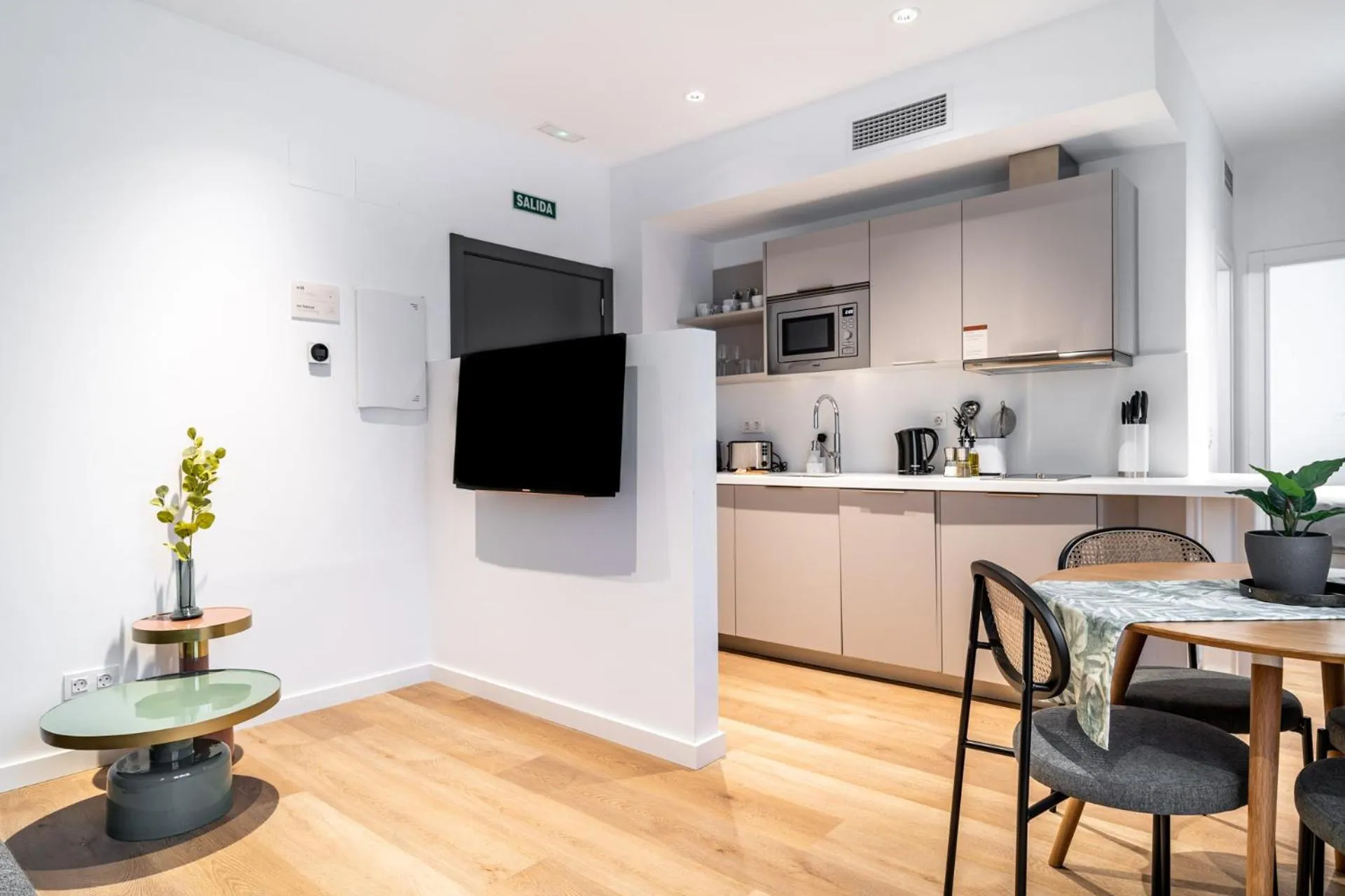 Coffee/tea facilities in Limehome Sevilla Ronda de Capuchinos