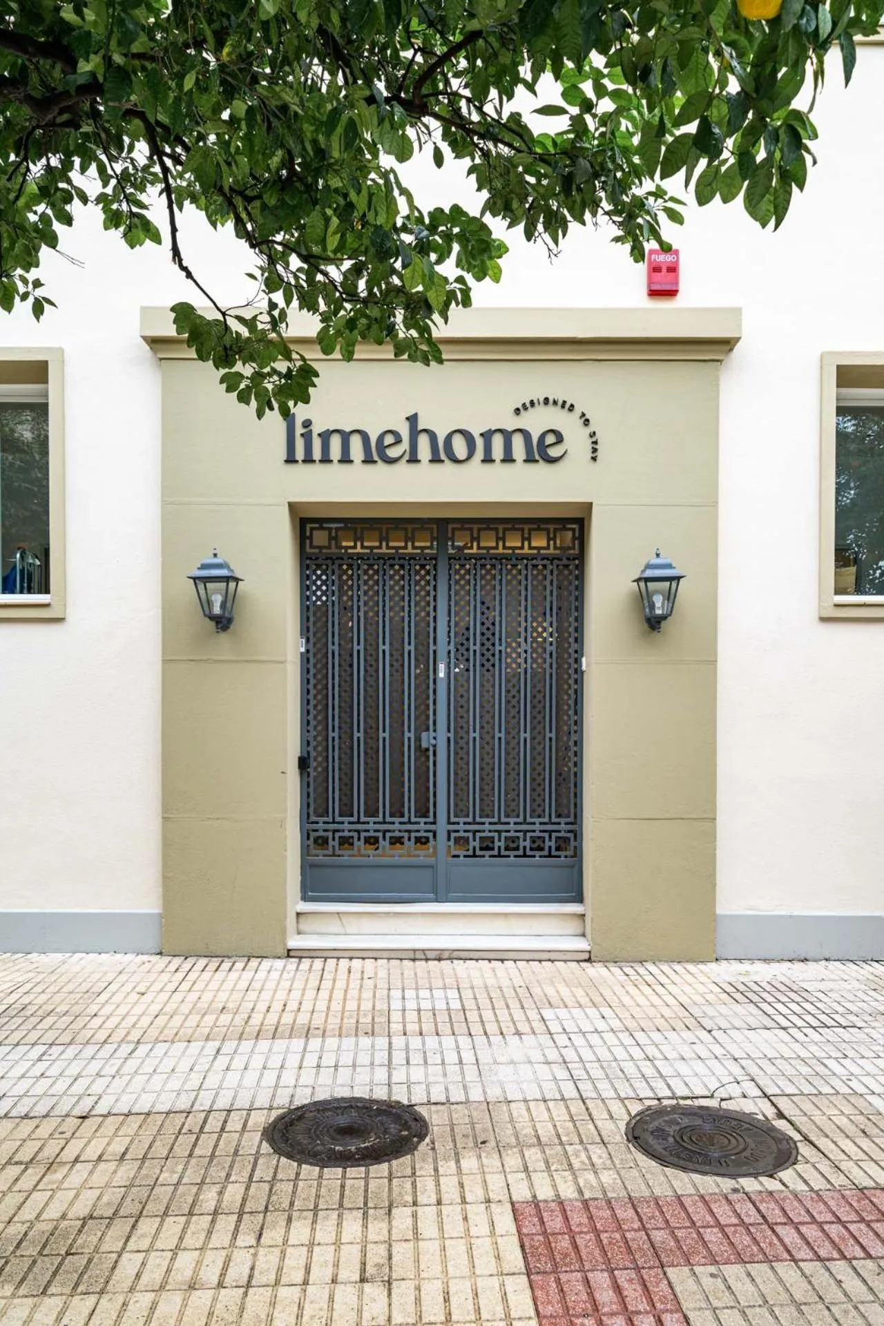 Property building in Limehome Sevilla Ronda de Capuchinos