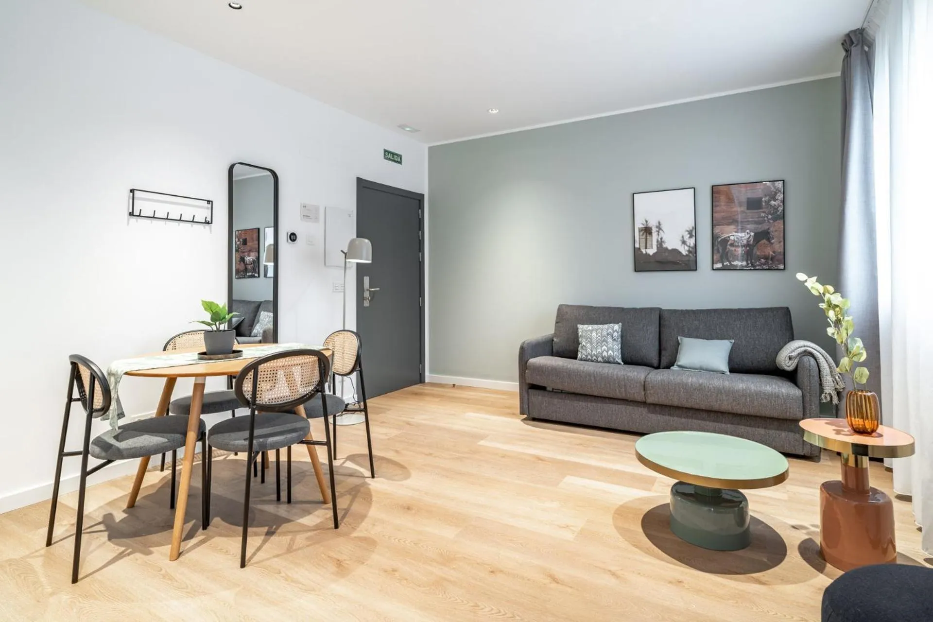 Living room in Limehome Sevilla Ronda de Capuchinos