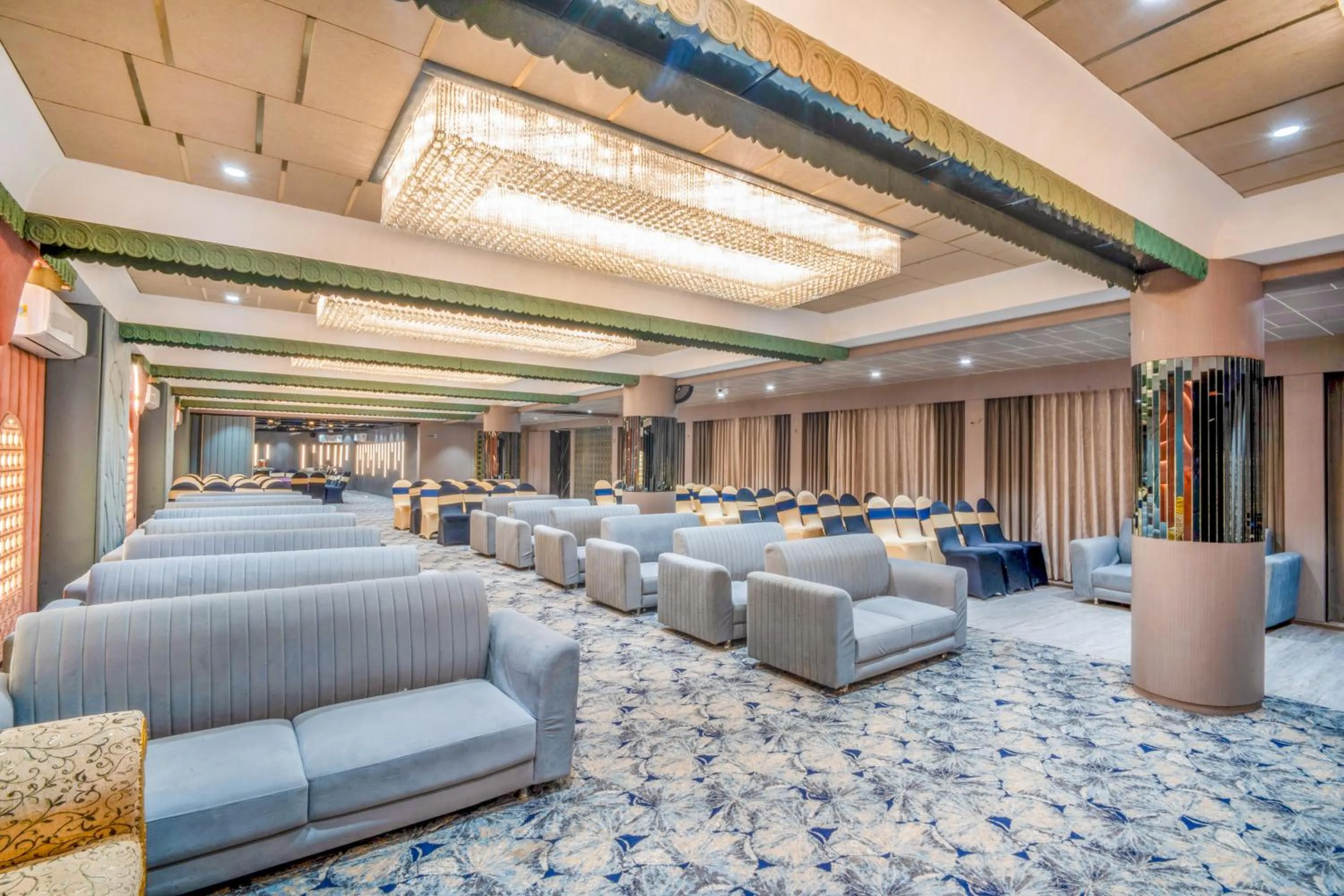 Banquet/Function facilities in The White Seasons