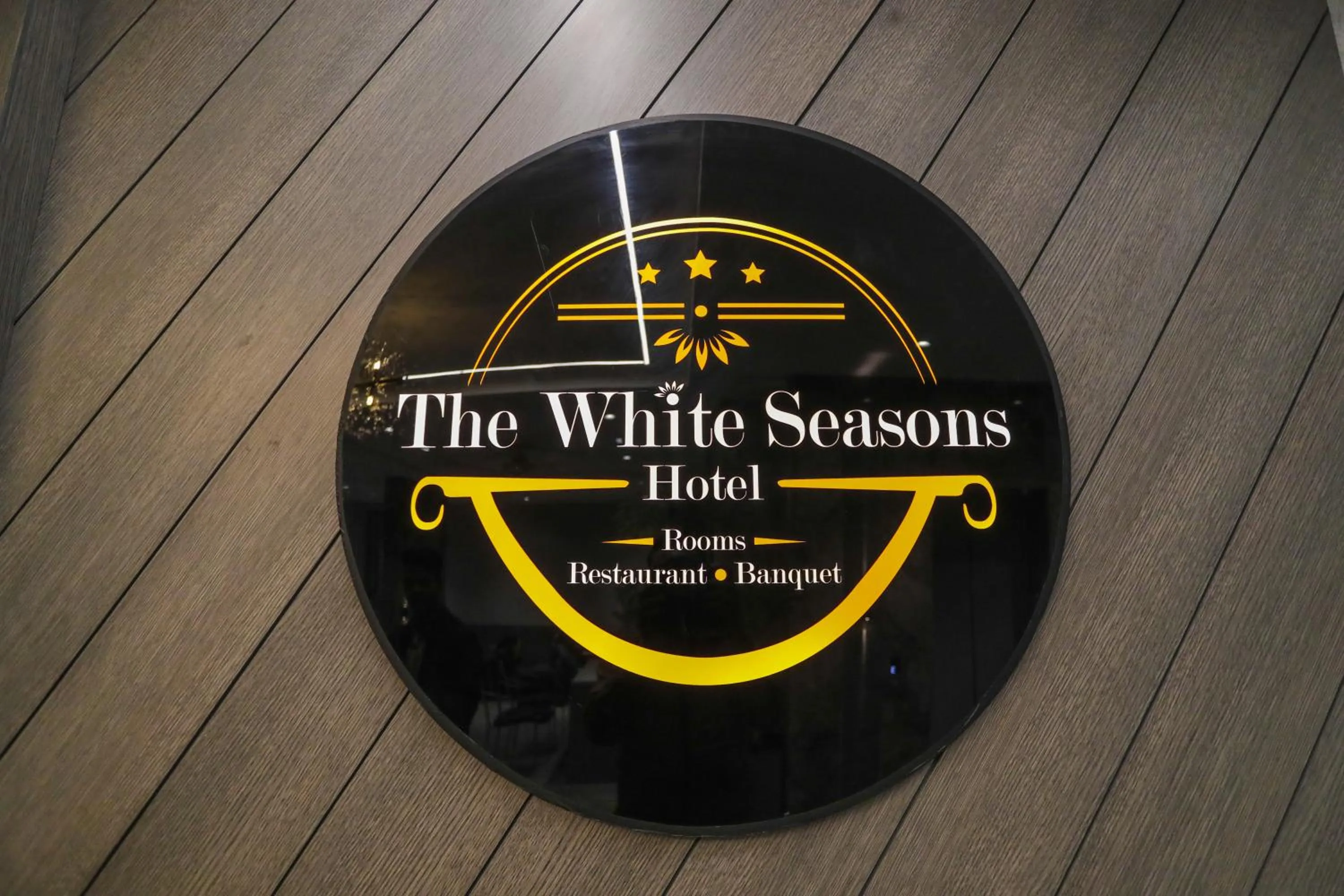 Logo/Certificate/Sign in The White Seasons